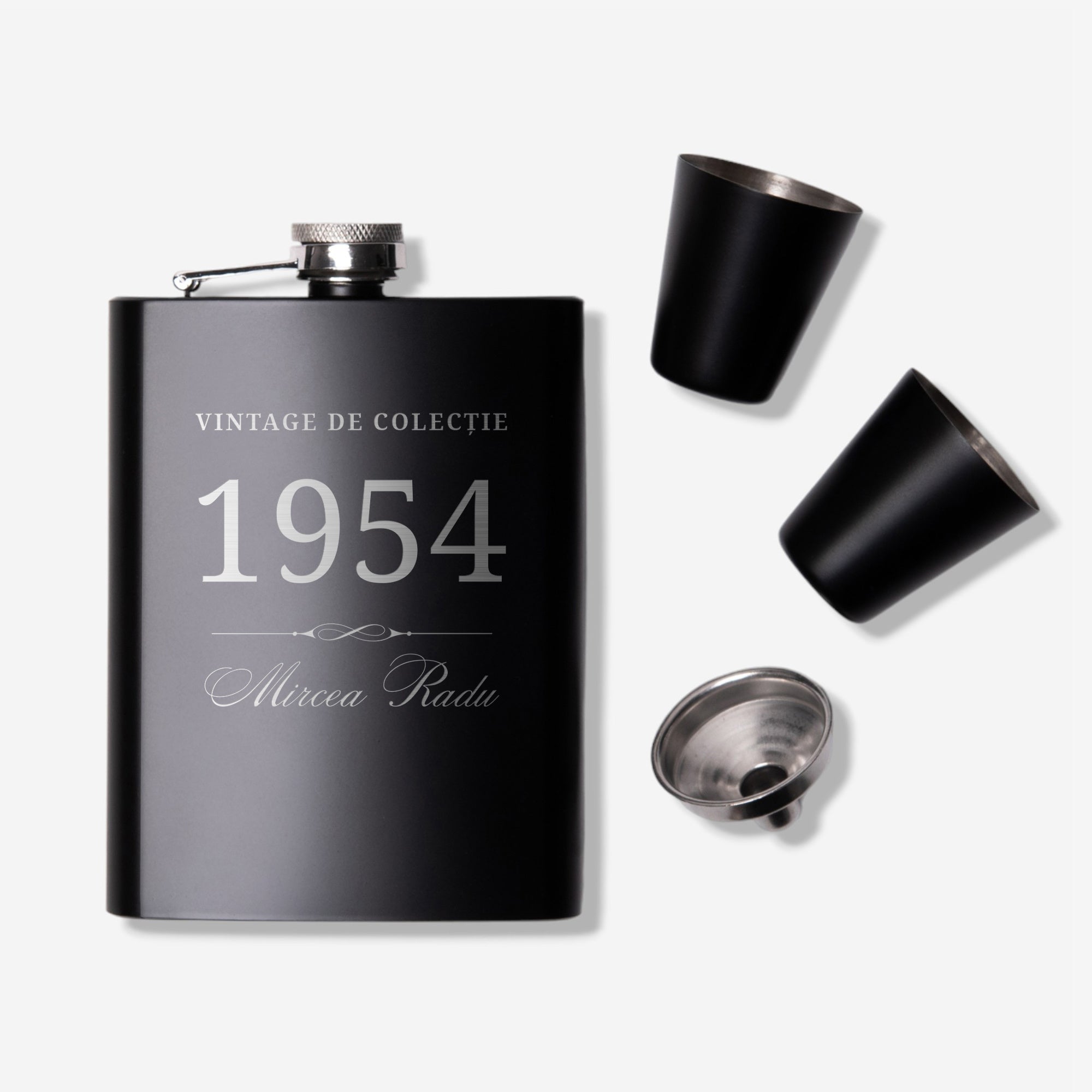 Piersiówka z kieliszkami na prezent urodzinowy dla mężczyzny prezent na urodziny dla męża