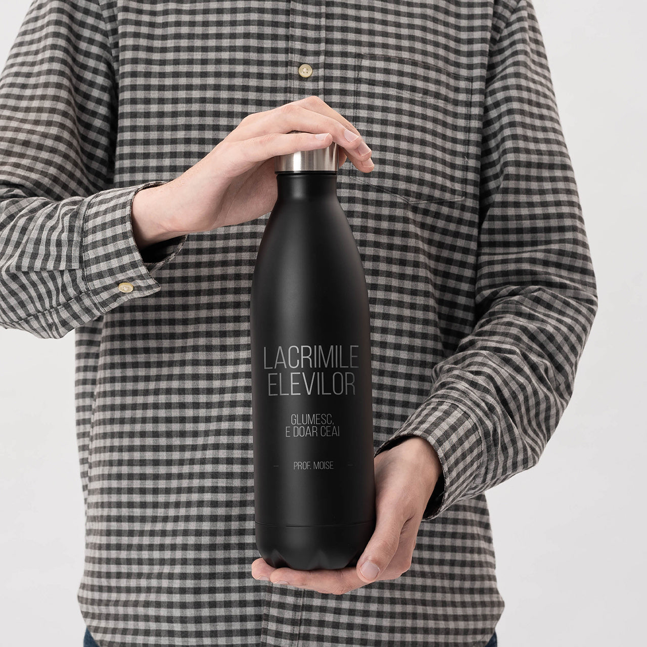 Termos gravat pentru profesor – lacrimile elevilor