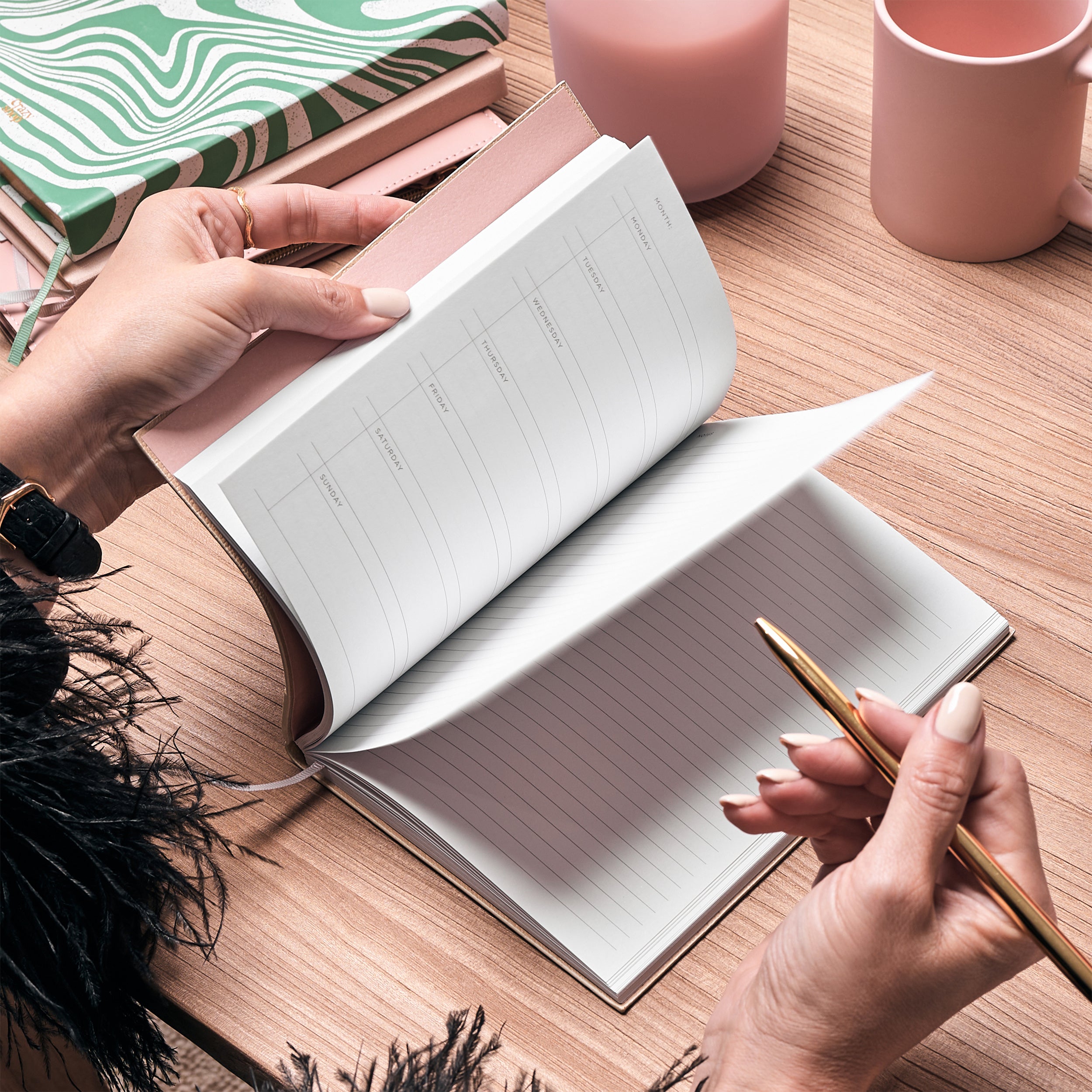 Planner cu copertă personalizată - cadou elegant pentru un angajat