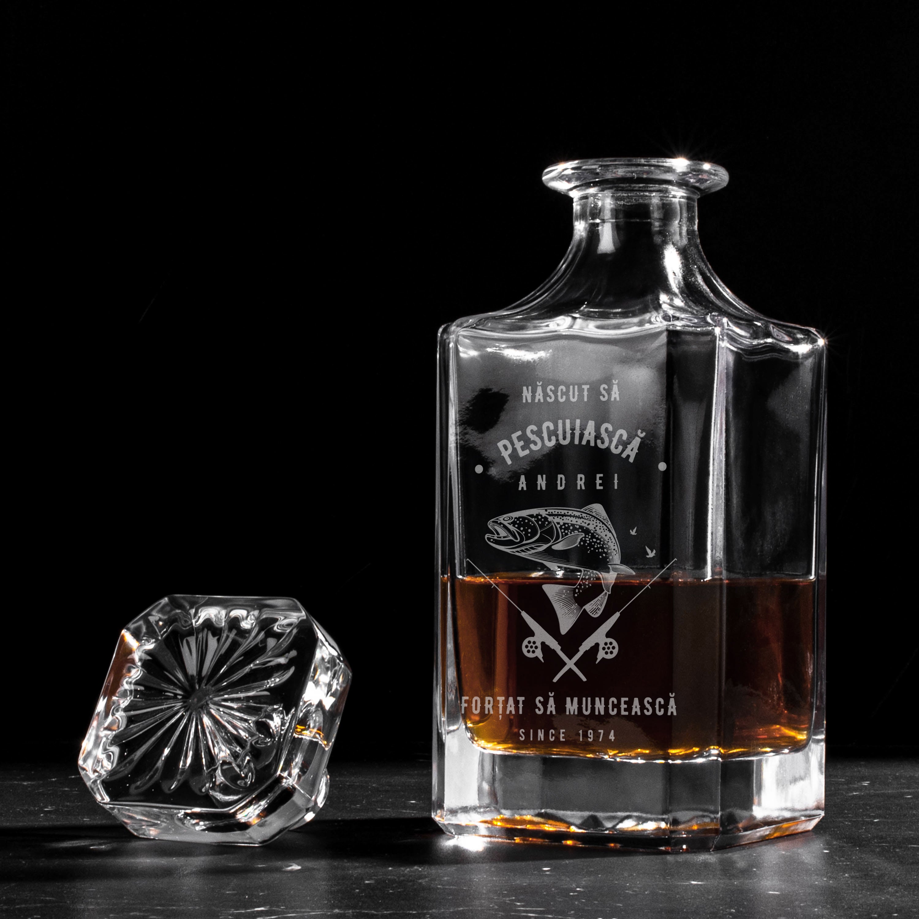 Carafă de whisky gravată – cadou pentru pescar de ziua lui