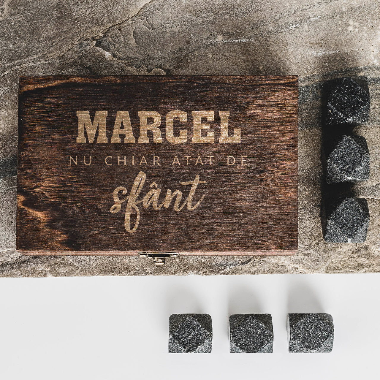 Pietre de răcire pentru whisky – cadou de ziua lui