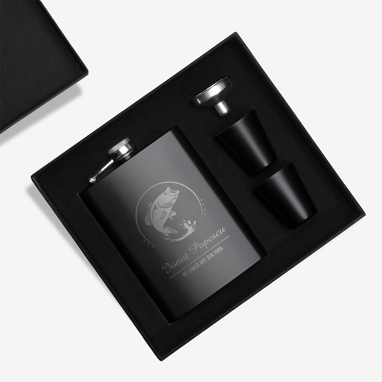 Grawerowana piersiówka dla wędkarza prezent na 50 urodziny upominek dla niego personalizowana piersiówka