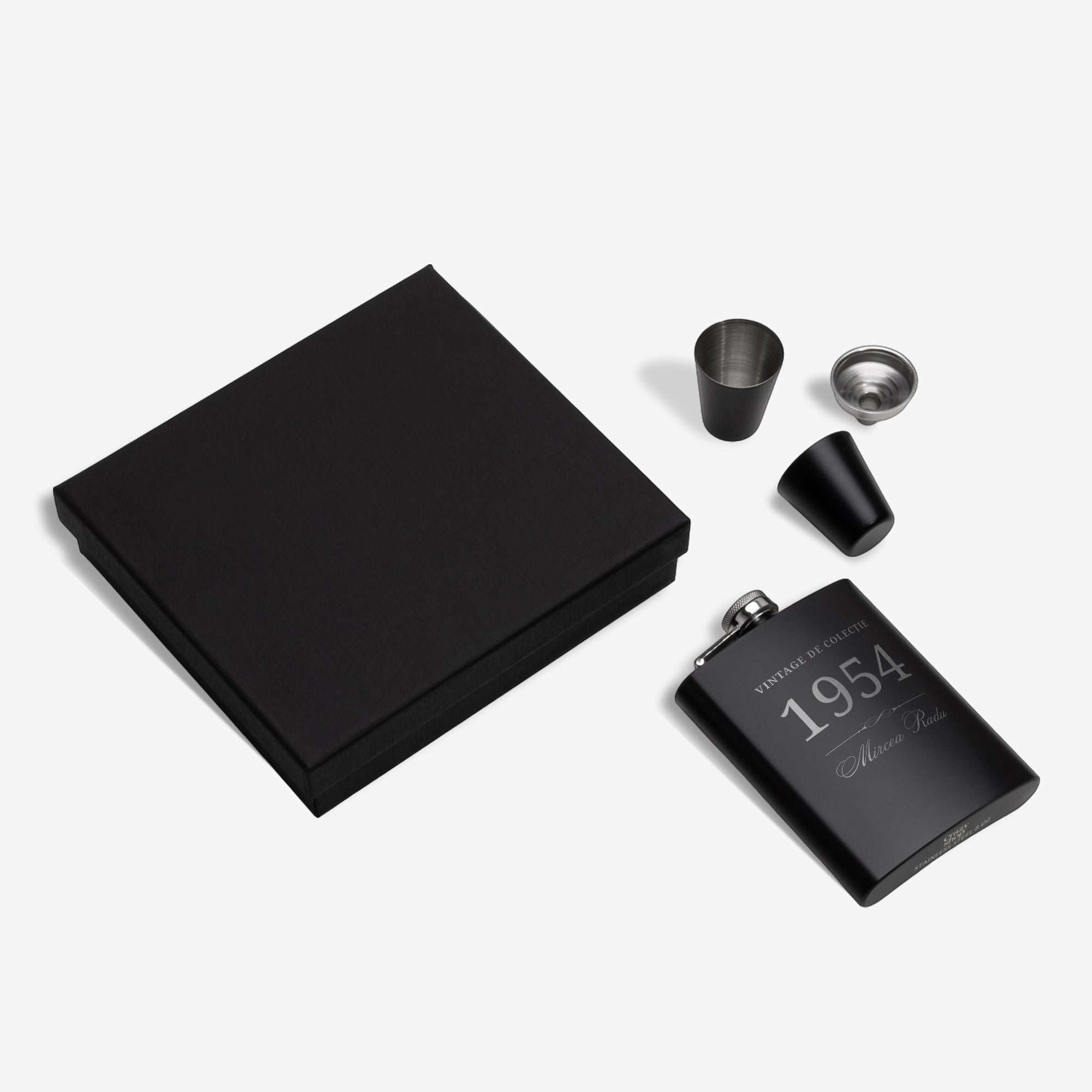 Piersiówka z kieliszkami na prezent urodzinowy dla mężczyzny prezent na urodziny dla męża