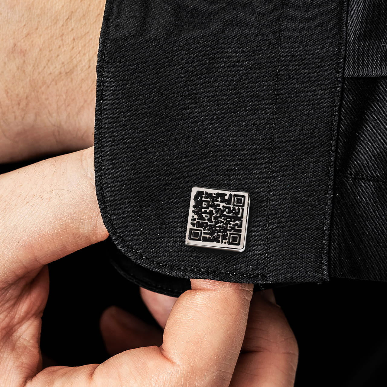 Oryginalne spinki do mankietów - Kod QR prezent dla programisty prezent dla informatyka prezent dla komputerowca