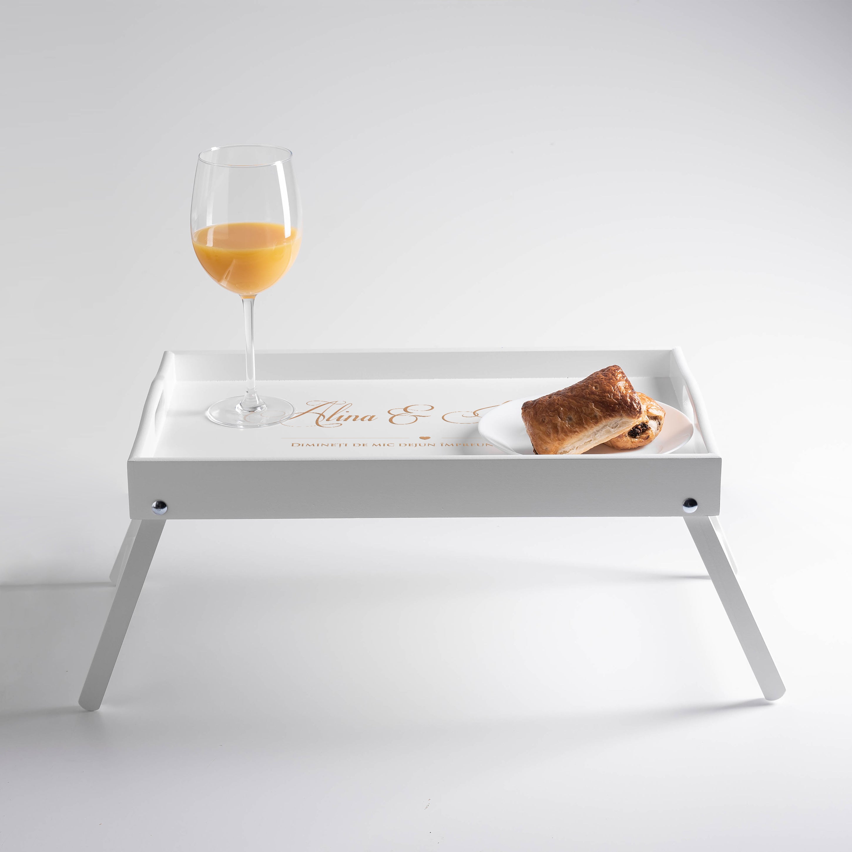 Stolik śniadaniowy na prezent dla pary - grawerowany stolik śniadaniowy do łóżka prezent na rocznicę