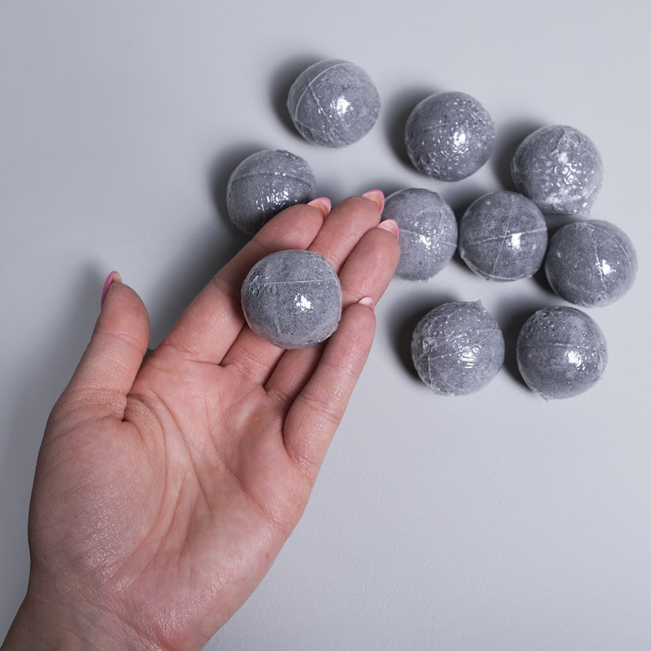 Czarne kule do kąpieli 10 szt. Dark like my heart - upominek dla faceta