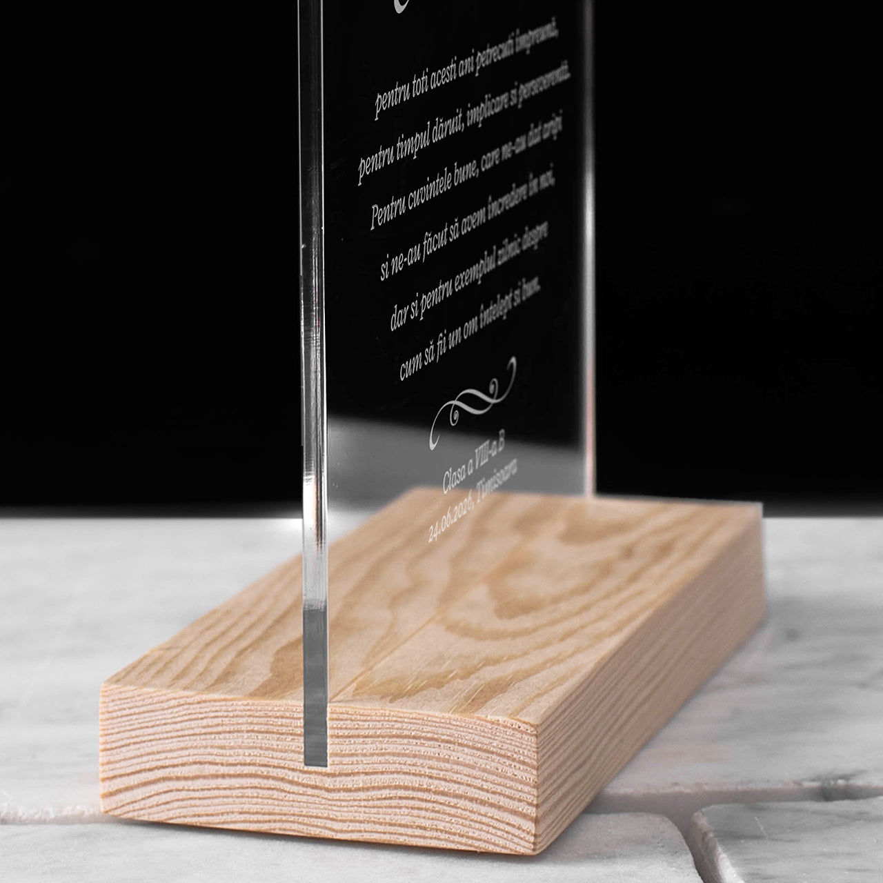 Elegancka statuetka na prezent dla nauczyciela statuetka dla nauczyciela prezent dla wychowawcy