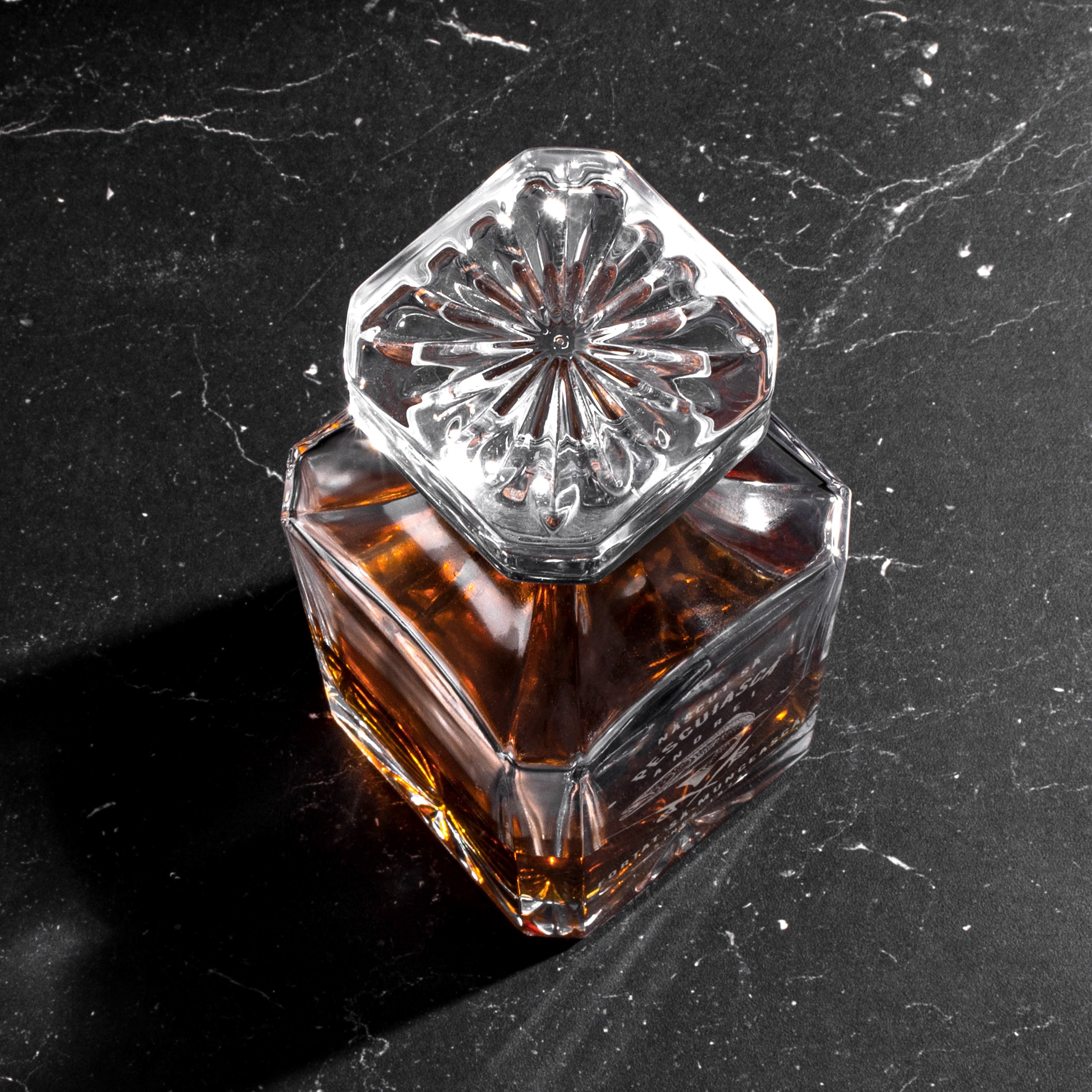 Carafă de whisky gravată – cadou pentru pescar de ziua lui