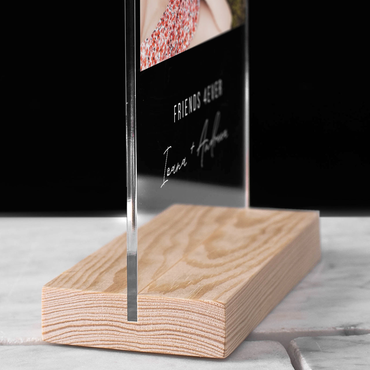 Statuetă cu fotografie – cadou pentru prietenă