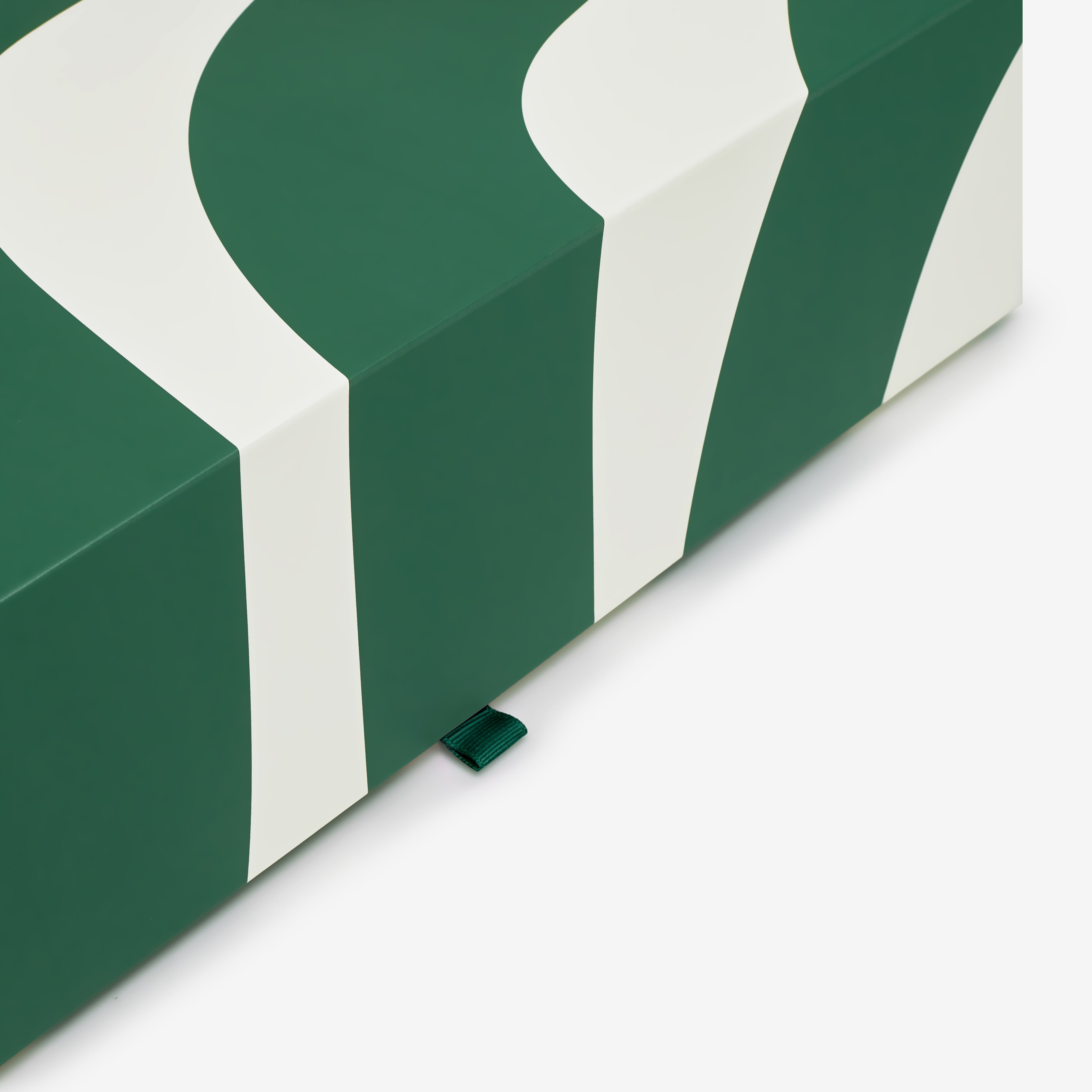 Cutie cadou dreptunghiulară cu închidere magnetică, 34x27 cm