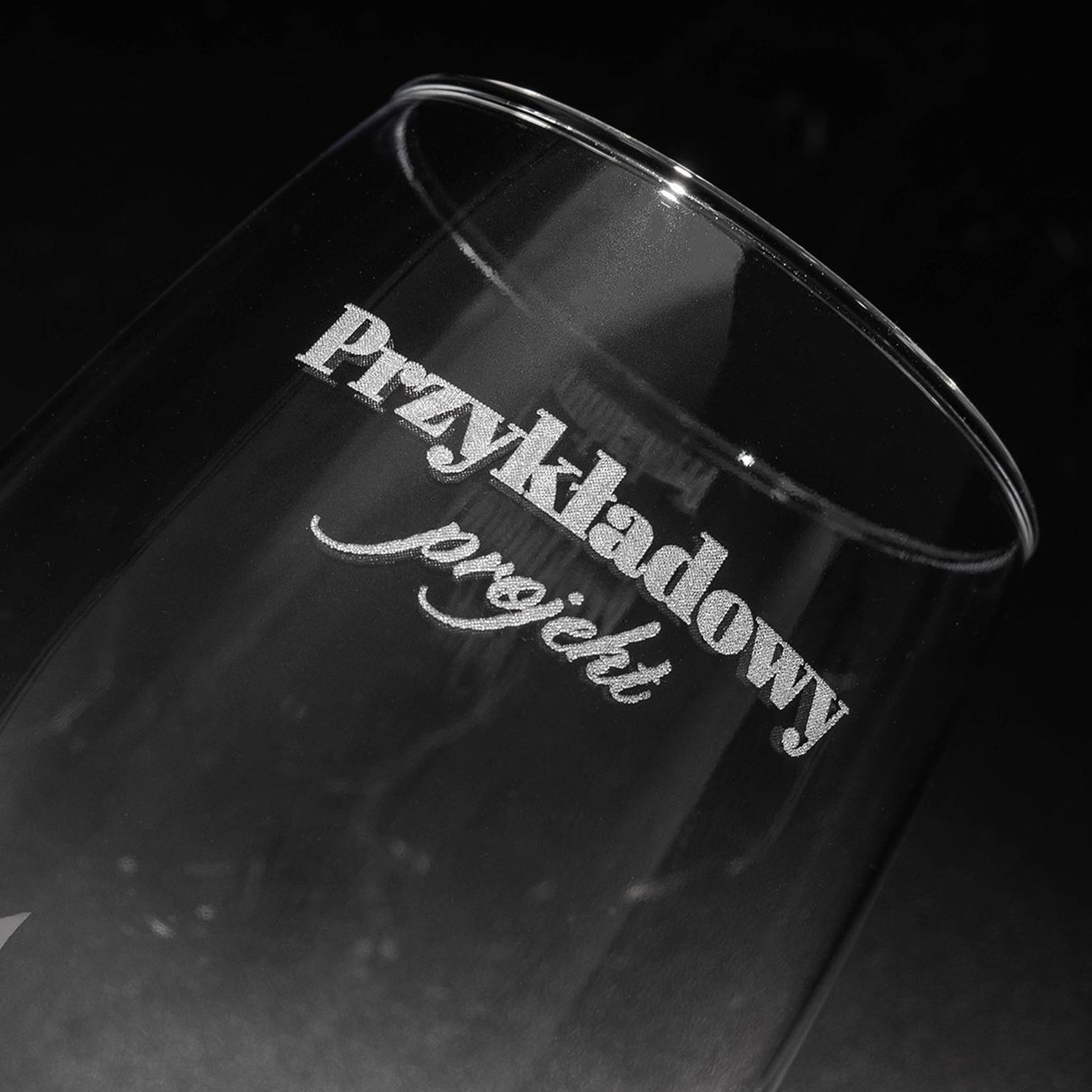 Komplet kieliszków do wina - elegancki prezent dla pary zestaw kieliszków do wina prezent dla dwojga