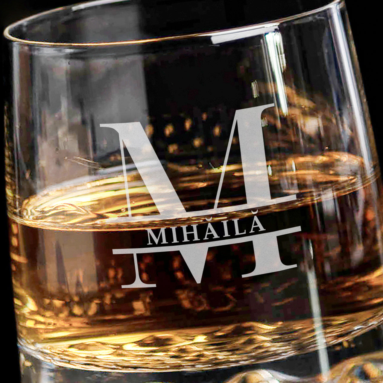 Pahar de whisky gravat – cadou elegant