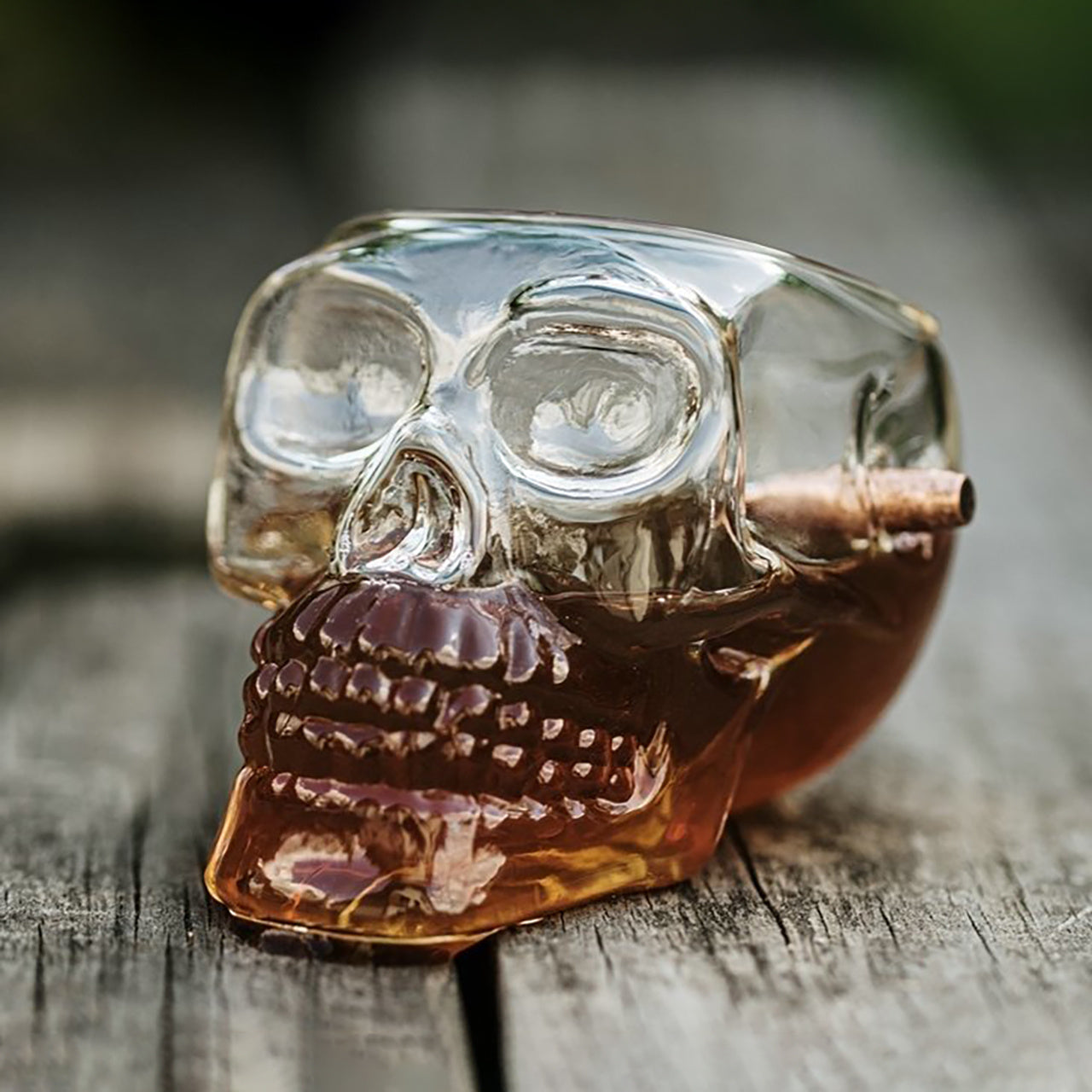 Pahar pentru whisky în formă de craniu