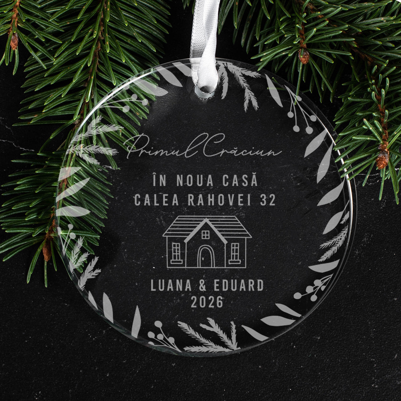 Ornament gravat pentru brad – Primul Crăciun în casă nouă