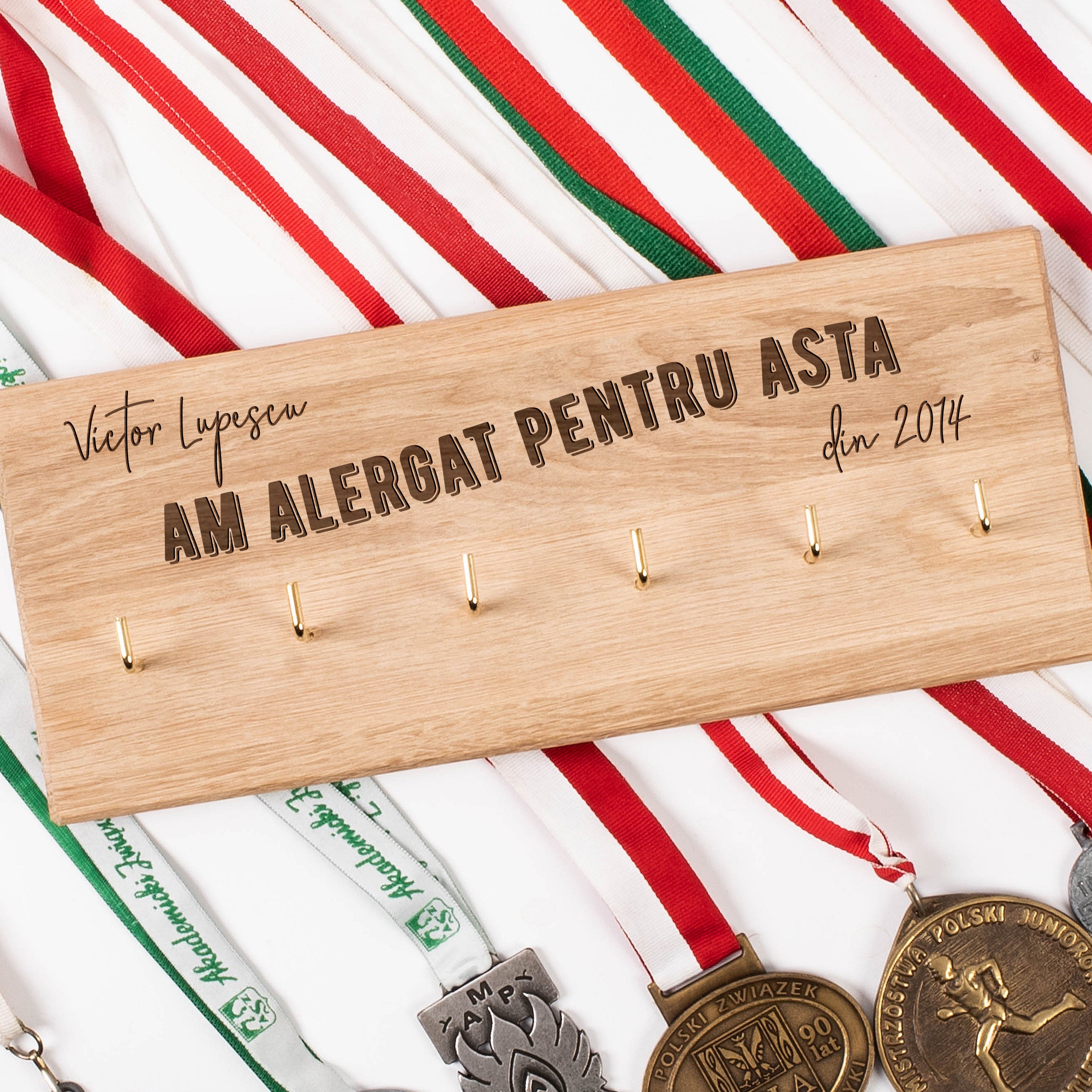 Cuier personalizat pentru medalii – cadou pentru alergători