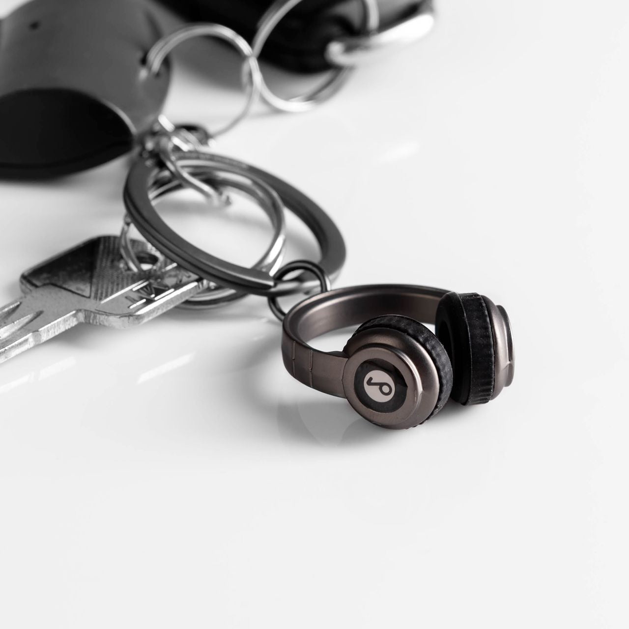 Breloczek w kształcie słuchawek prezent dla dj prezent dla muzyka prezent dla fana muzyki 