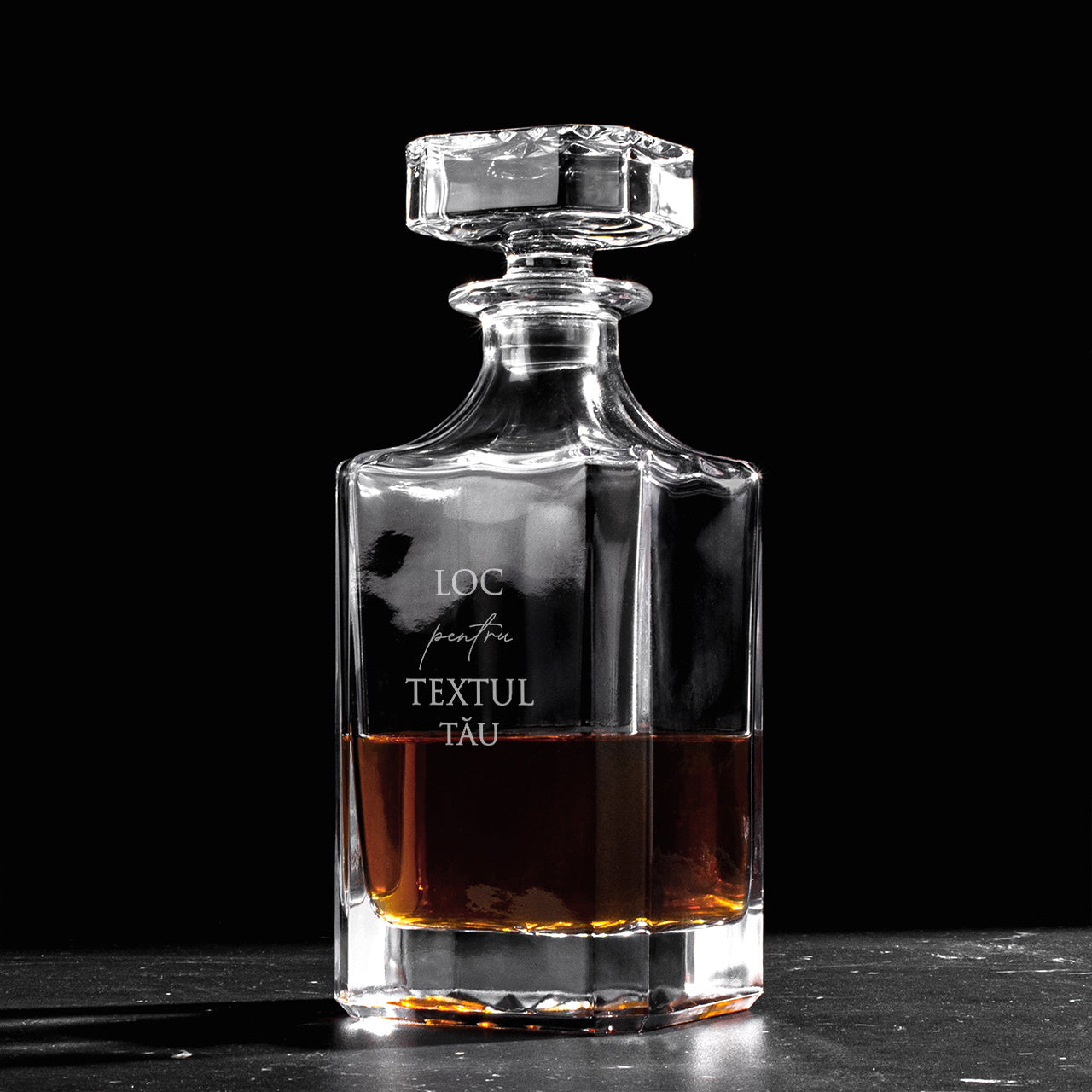 Set cadou în cutie din lemn – carafă cu pahare – Textul tău