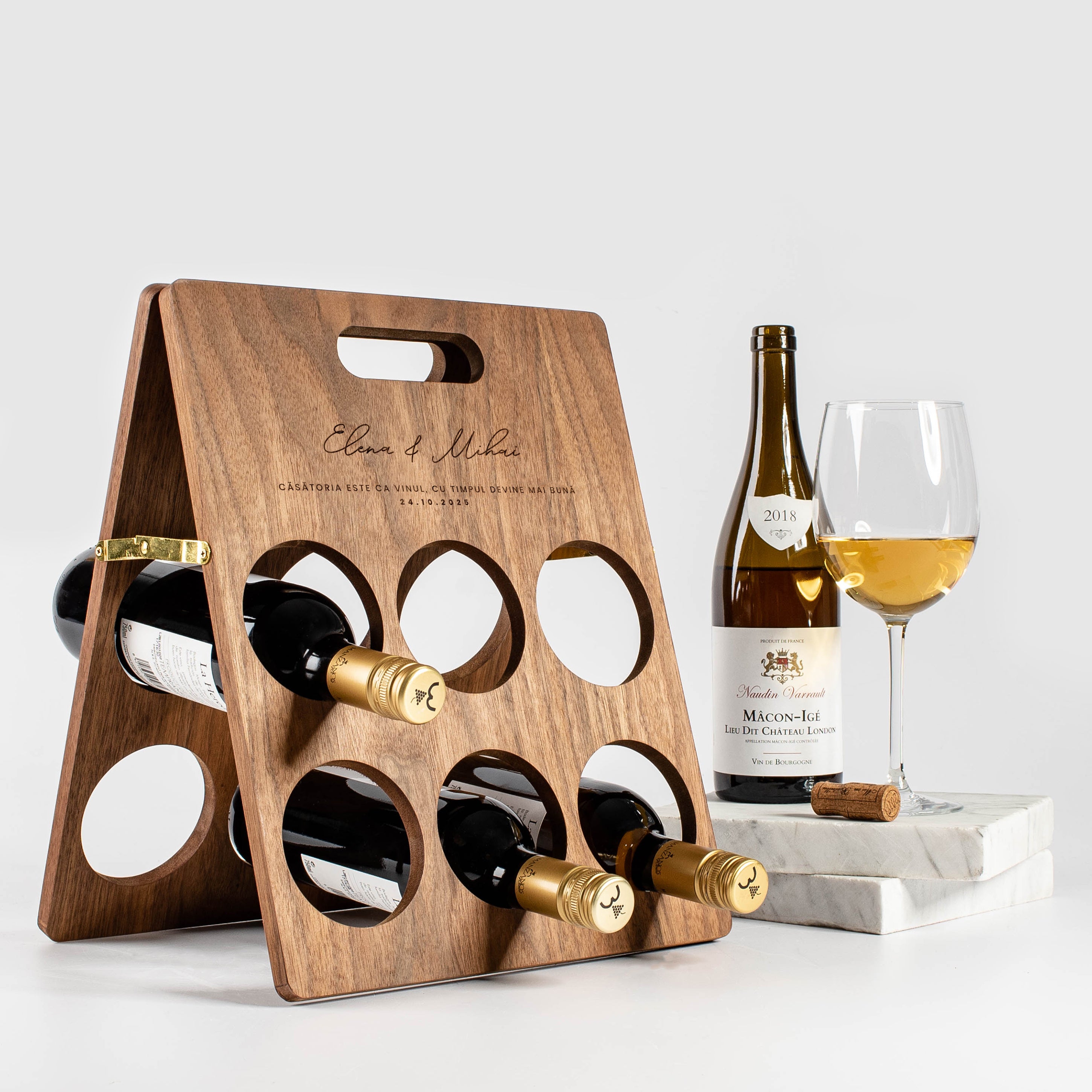 Suport personalizat pentru vin – cadou elegant de nuntă