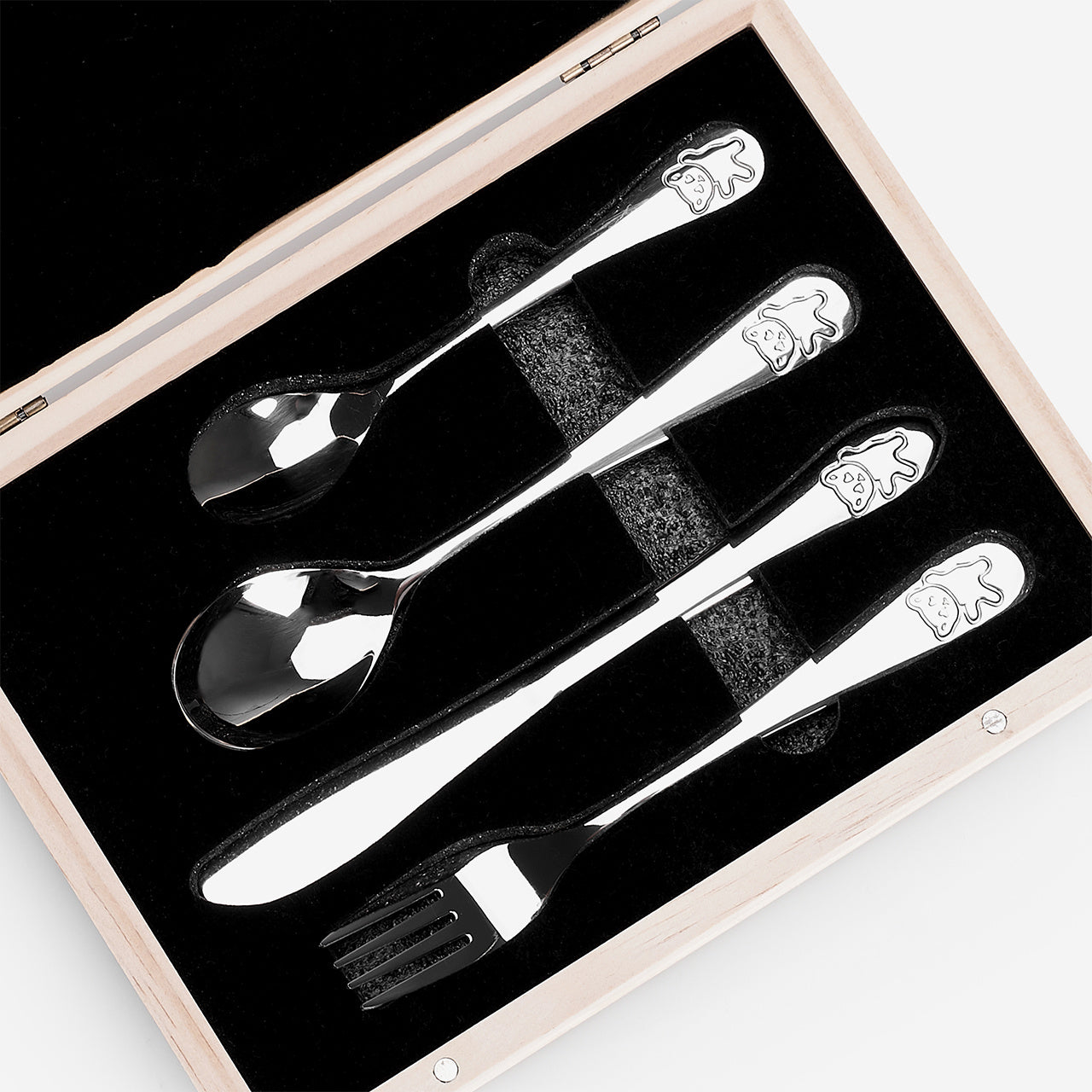 Tacâmuri pentru botez – cadou pentru copil