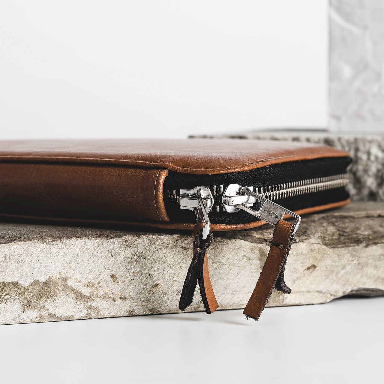 Skórzany organizer męski - prezent dla księdza z grawerowaną dedykacją upominek dla księdza