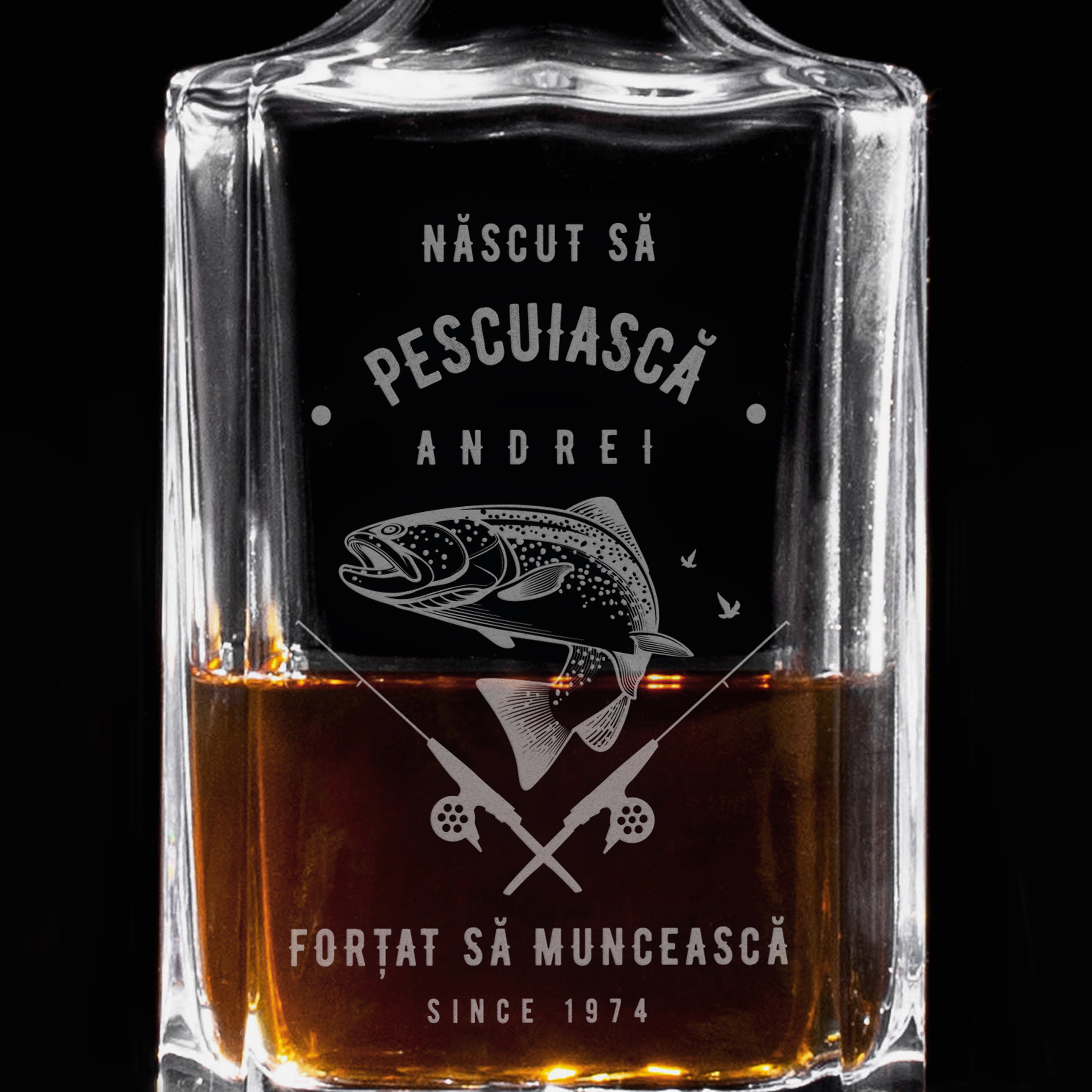 Carafă de whisky gravată – cadou pentru pescar de ziua lui