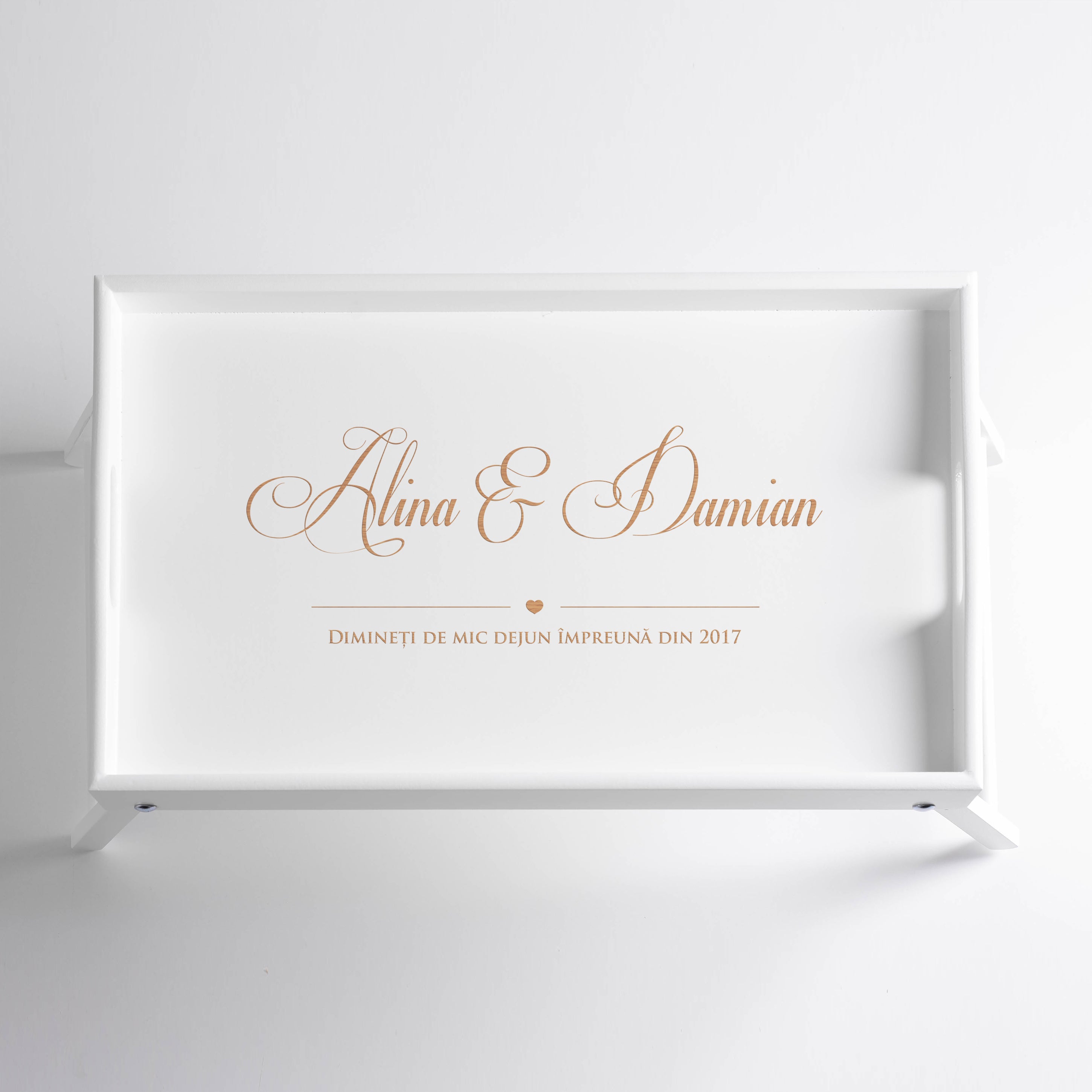 Stolik śniadaniowy na prezent dla pary - grawerowany stolik śniadaniowy do łóżka prezent na rocznicę