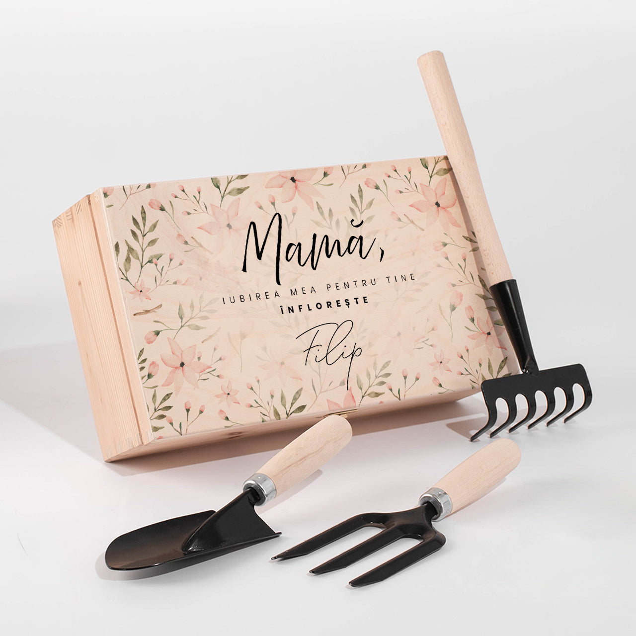 Cutie personalizată cu ustensile de grădină - cadou pentru mama