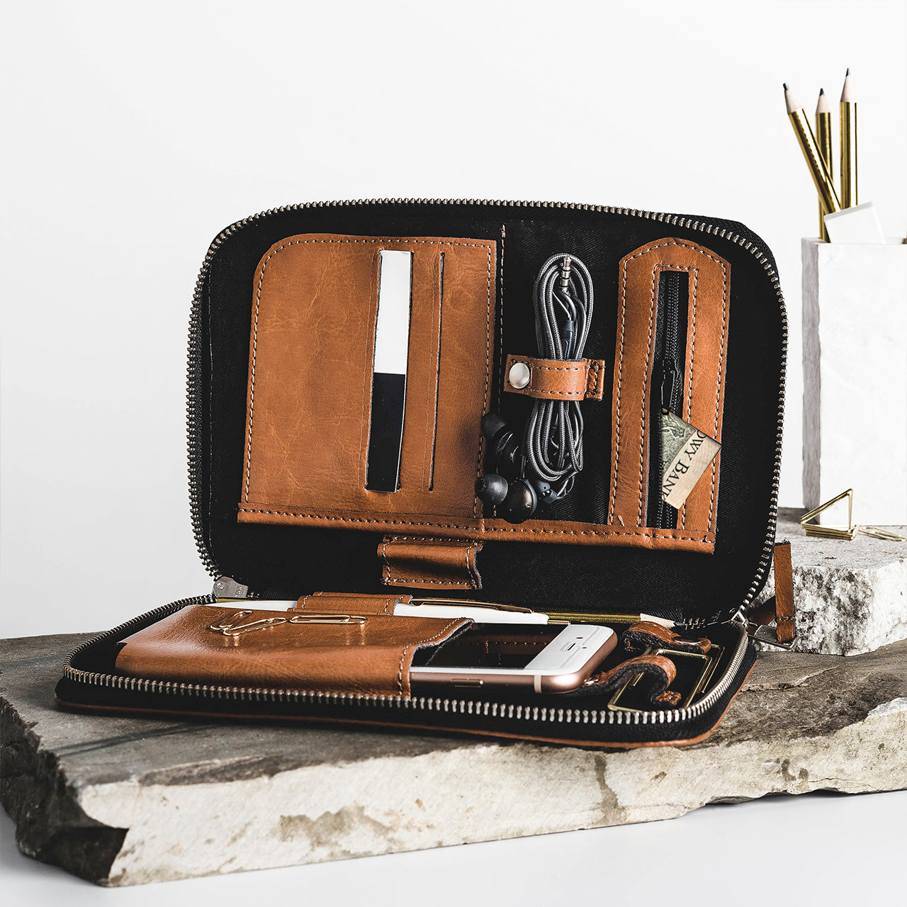 Skórzany organizer męski - prezent dla księdza z grawerowaną dedykacją upominek dla księdza