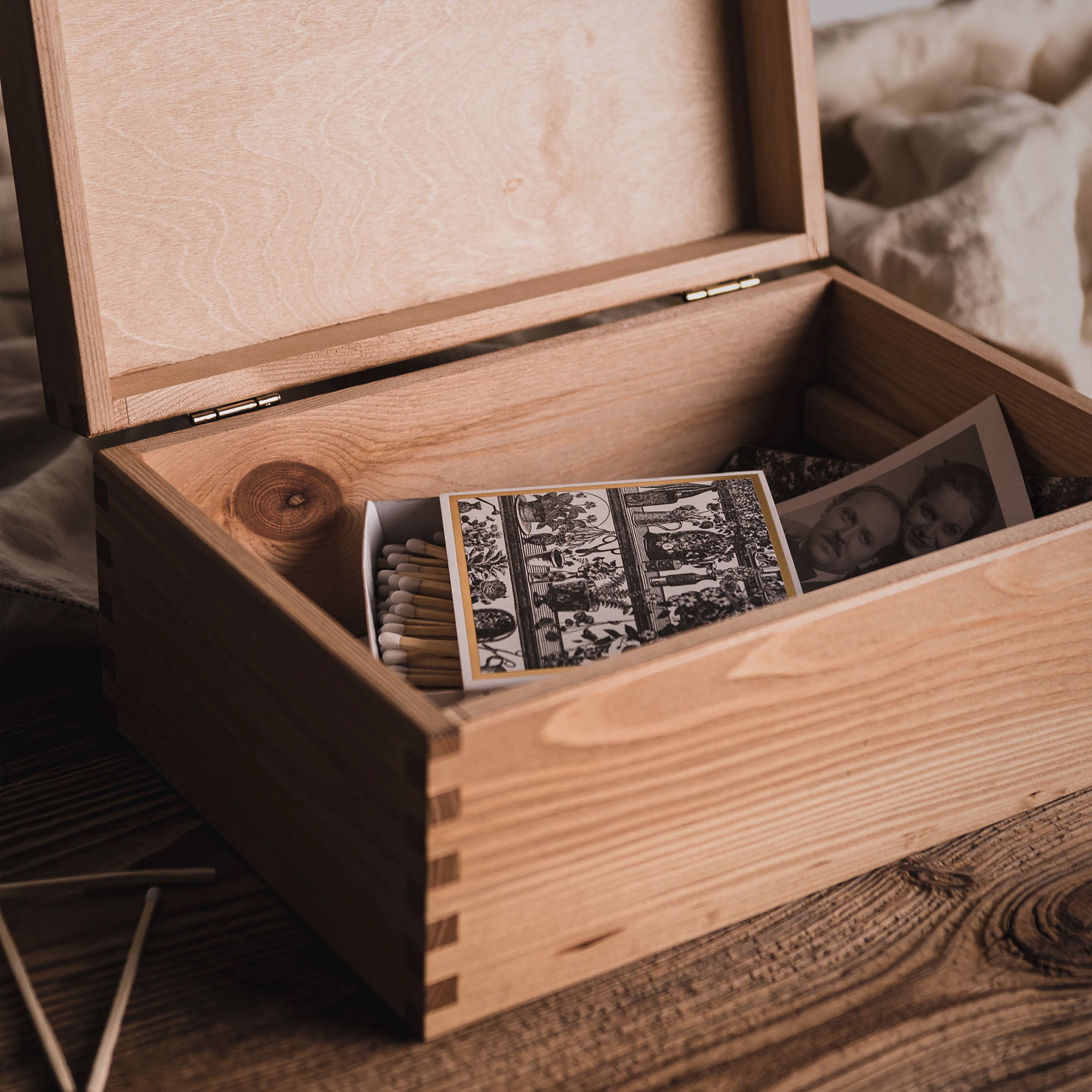 Grawerowana skrzynka na zdjęcia - oryginalny prezent dla dziadków prezent na Dzień Babci i Dziadka