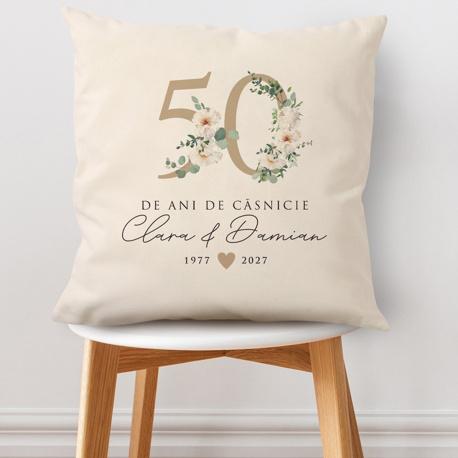 Pernă personalizată – cadou original pentru nunta de aur
