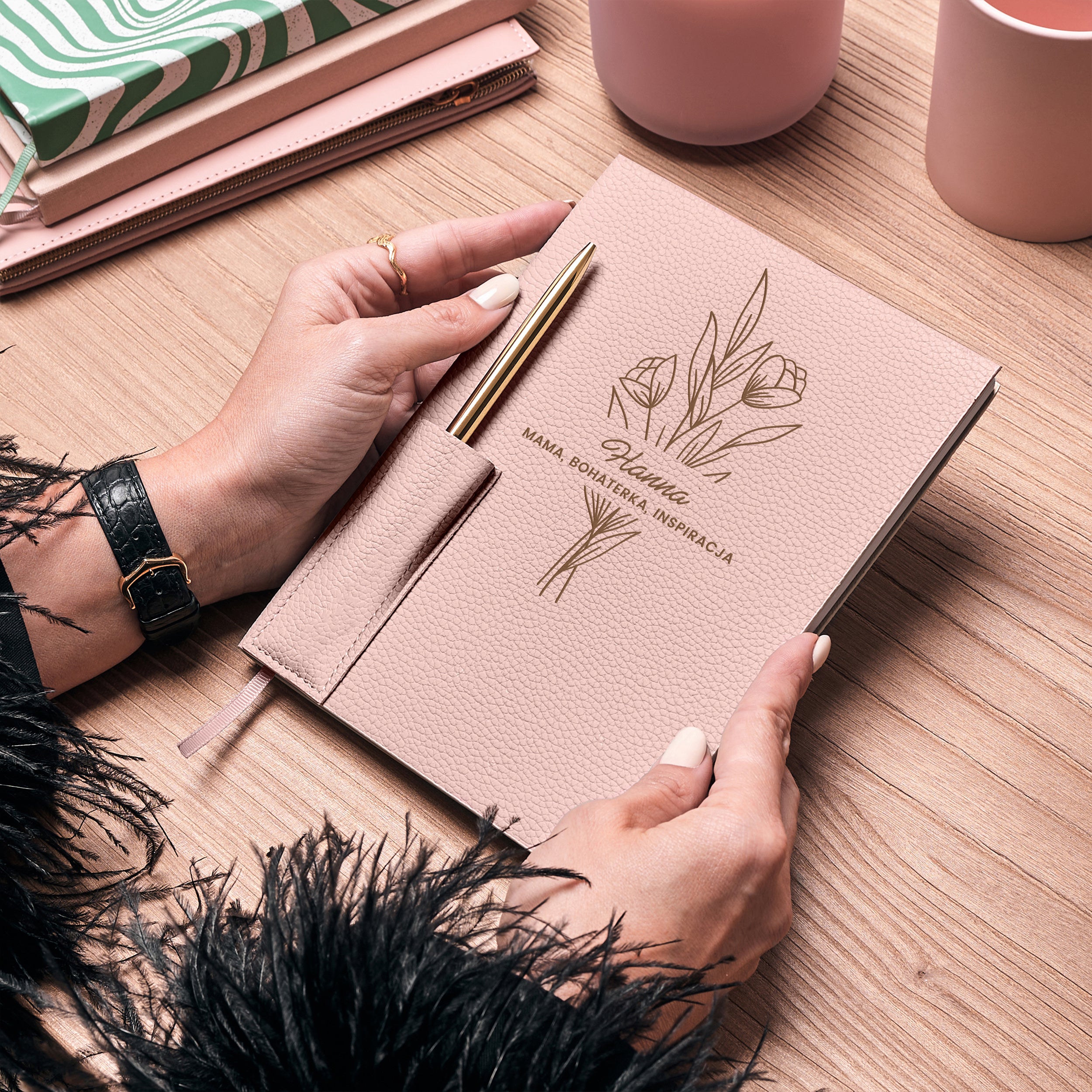 Personalizowany planer dla mamy z długopisem - różowy