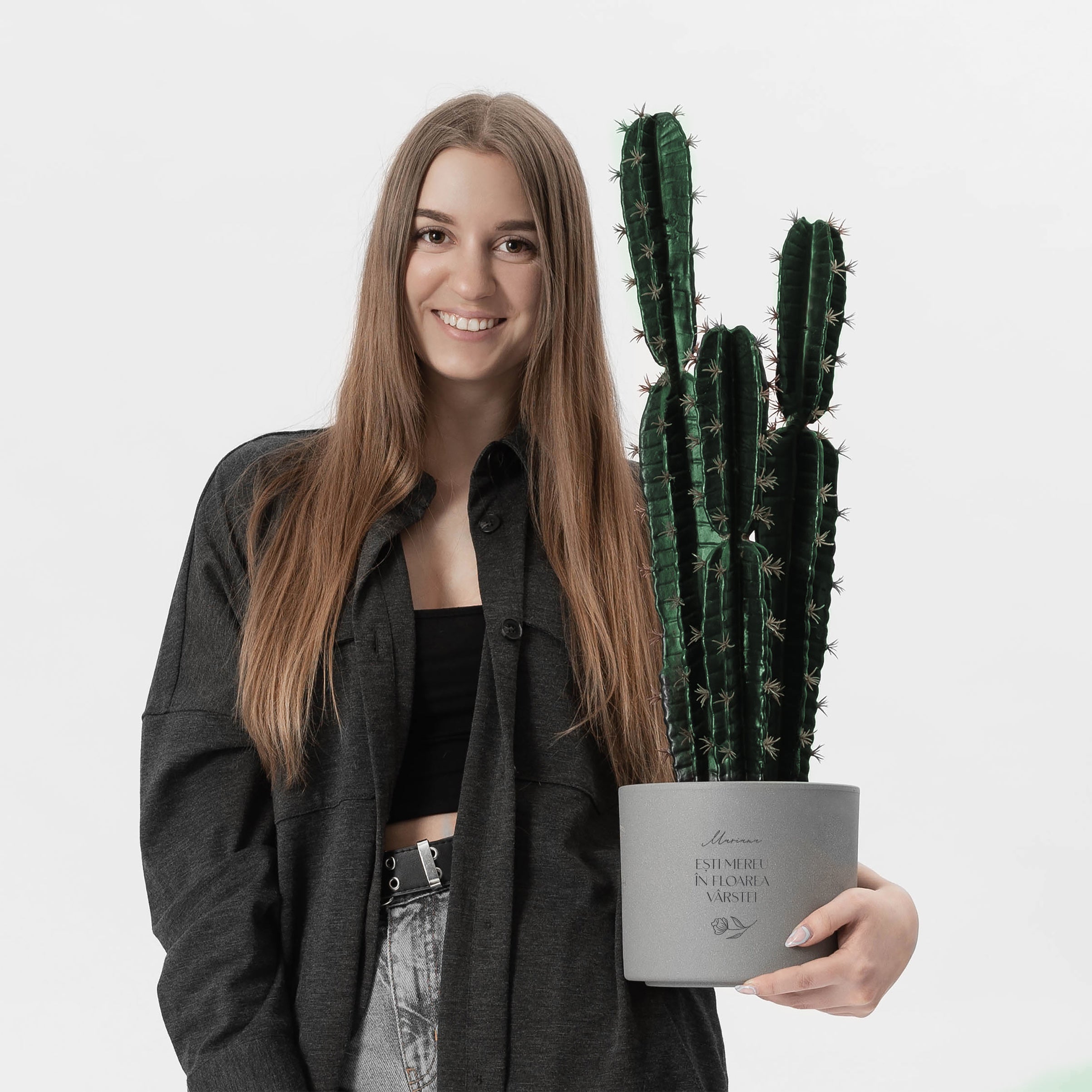 Ghiveci personalizat cu gravură – cadou pentru feme