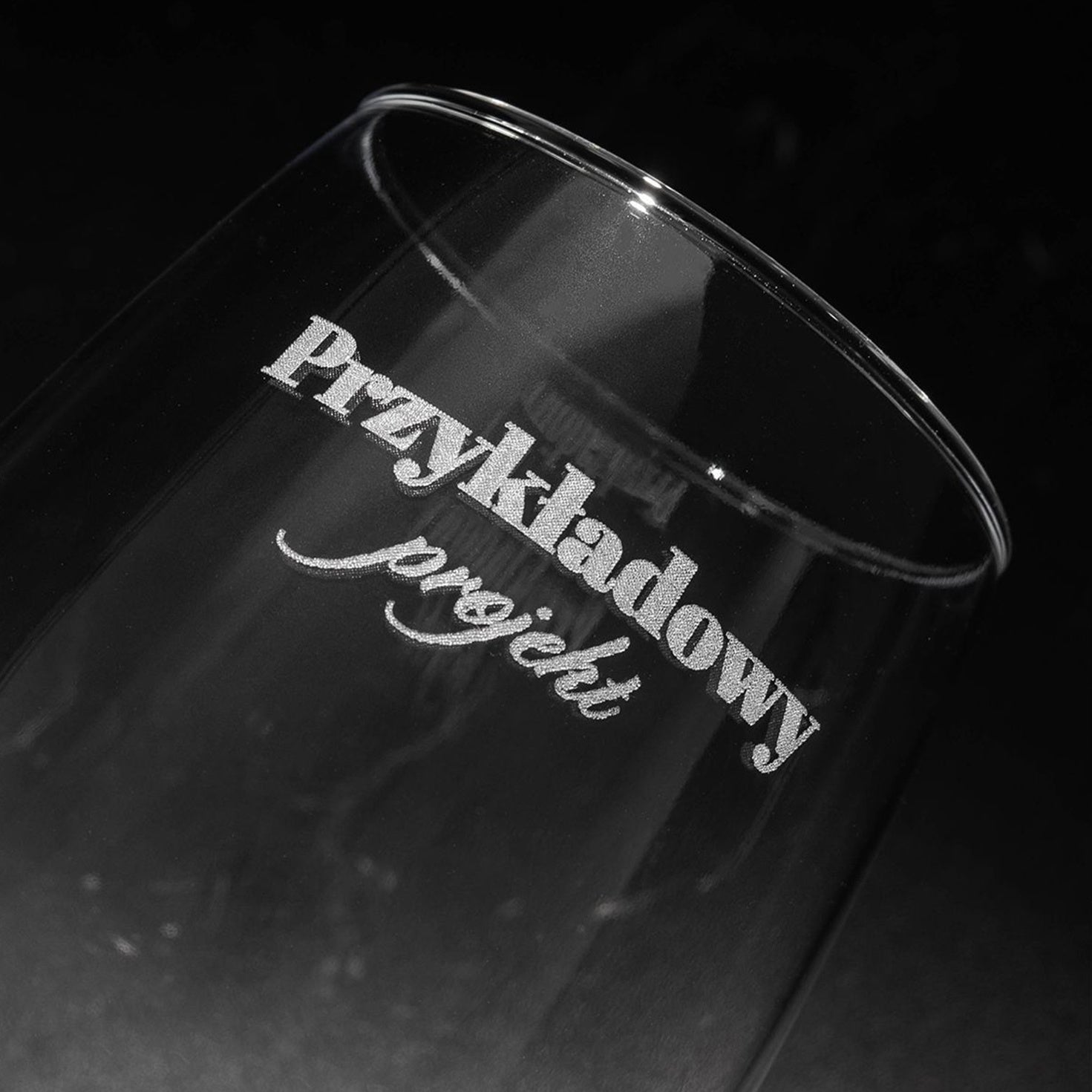 Grawerowany kieliszek do wina - prezent dla miłośnika wina kieliszek do wina z grawerem 