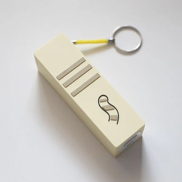 Breloc powerbank pisicuță 2600 mAh – cadou pentru copii