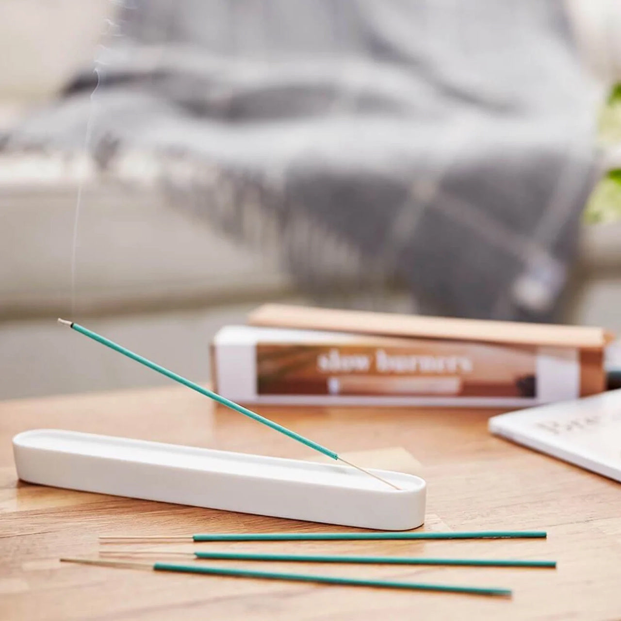 Set bețișoare parfumate cu suport – aromă de ceai verde