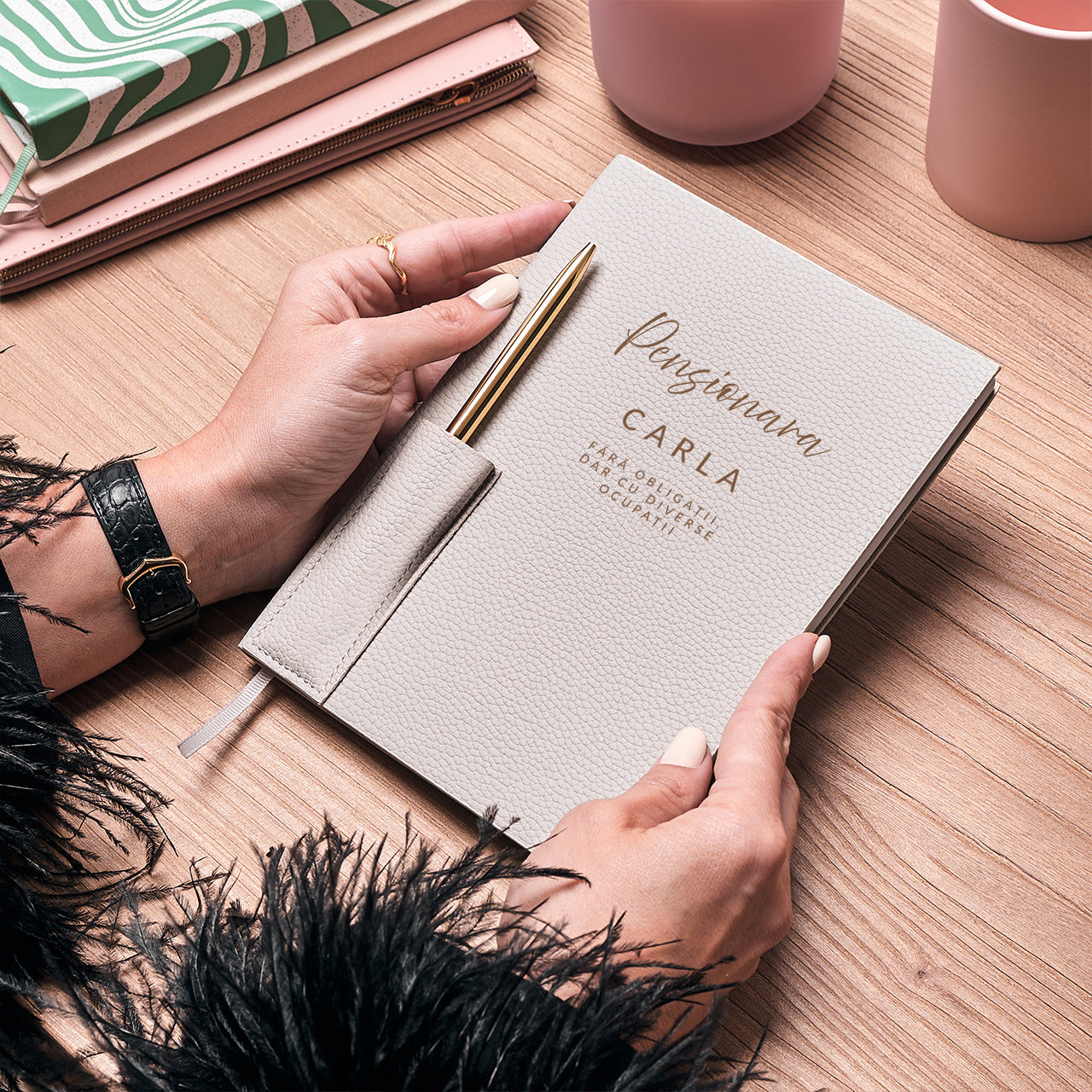 Planner z długopisem - upominek z okazji przejścia na emeryturę prezent dla emerytki notes