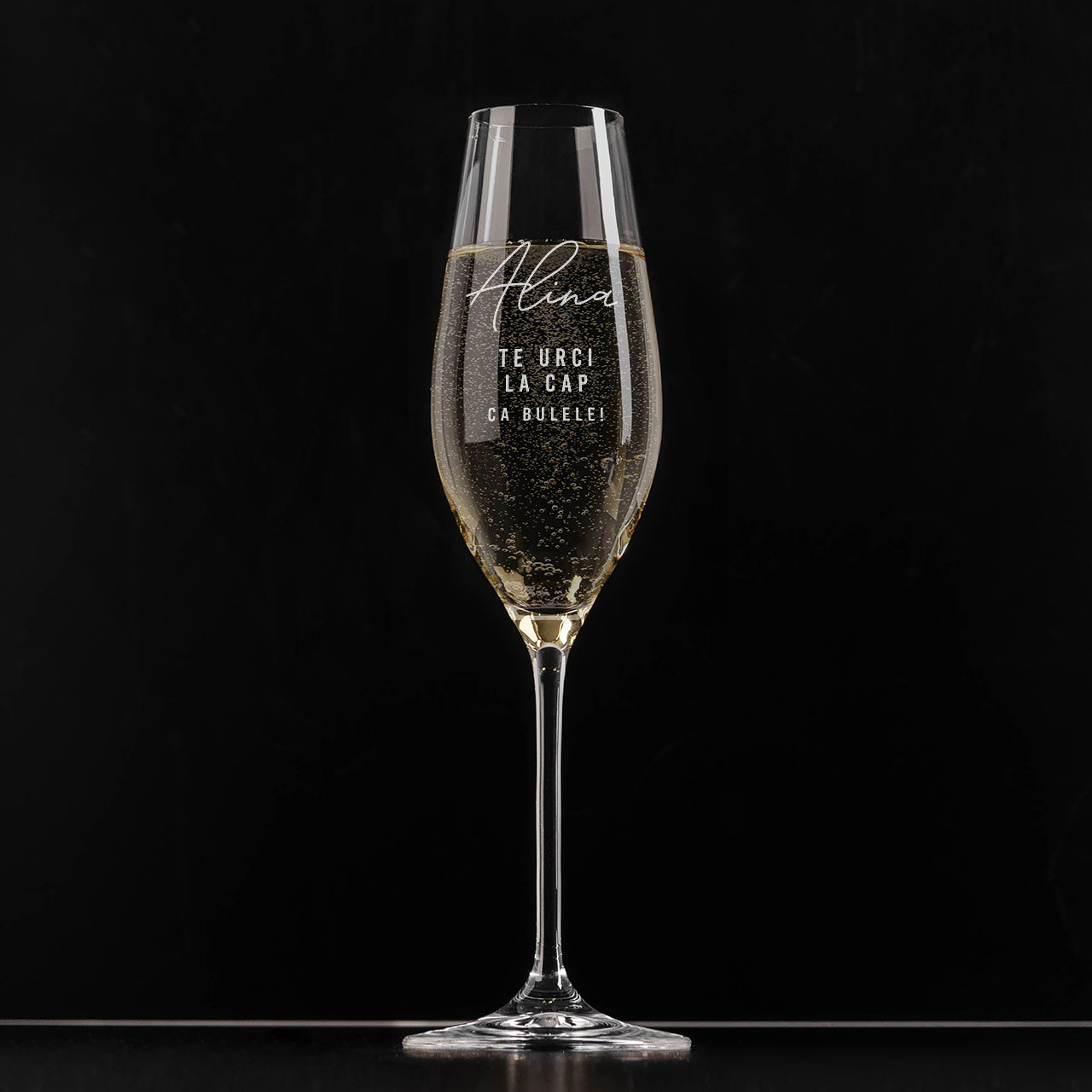 Pahar de șampanie gravat – pentru iubită