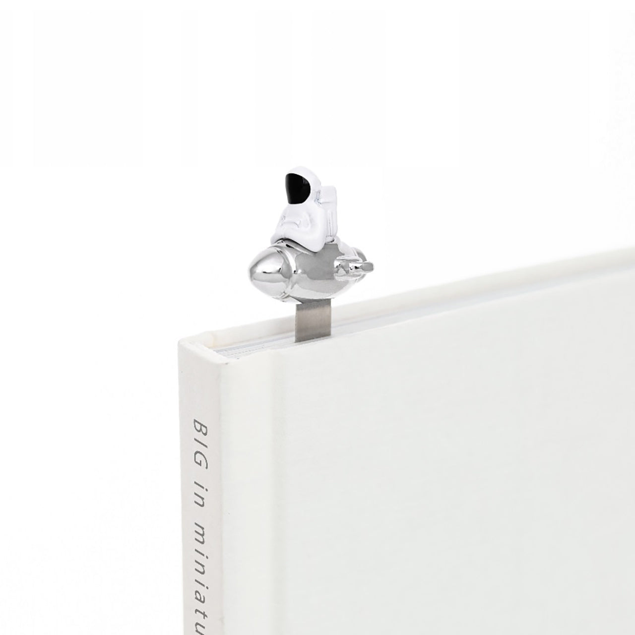 Semn de carte metalic în formă de cosmonaut