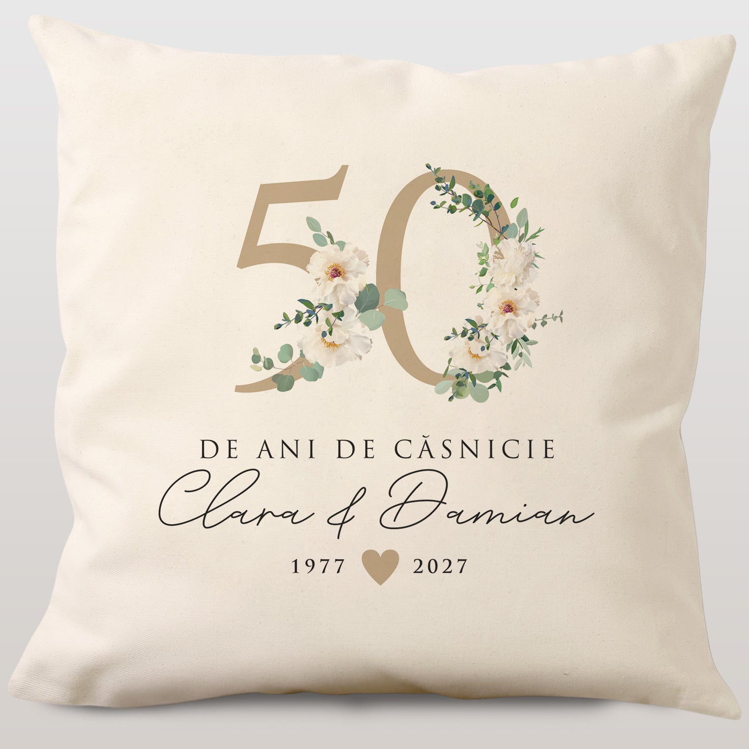 Pernă personalizată – cadou original pentru nunta de aur