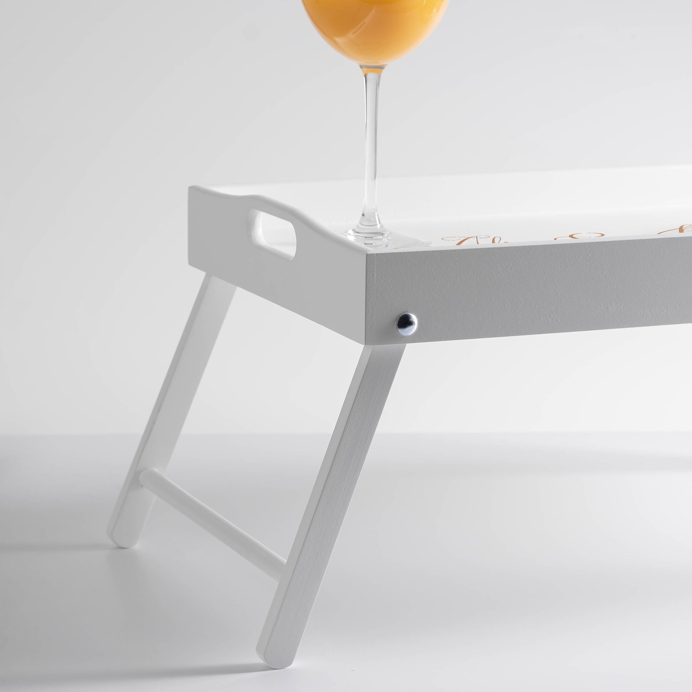 Stolik śniadaniowy na prezent dla pary - grawerowany stolik śniadaniowy do łóżka prezent na rocznicę