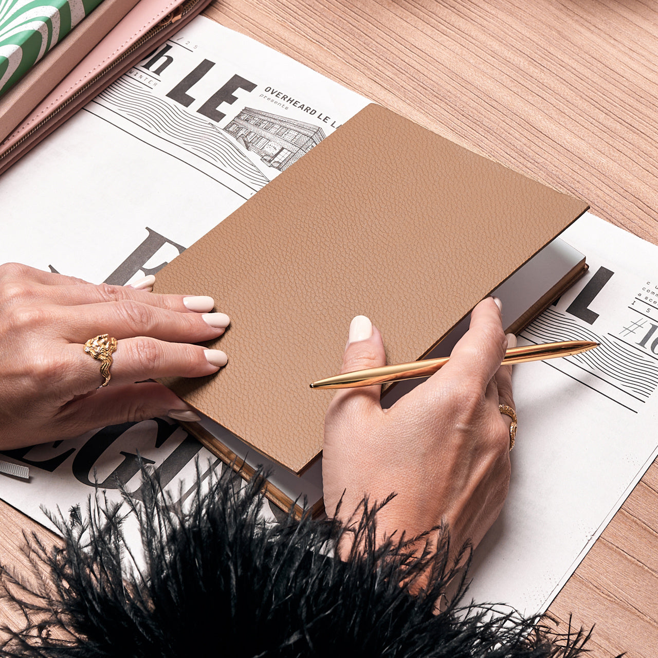 Notes ze złoconymi brzegami - przydatny prezent dla każdego elegancki notes, notes do pracy