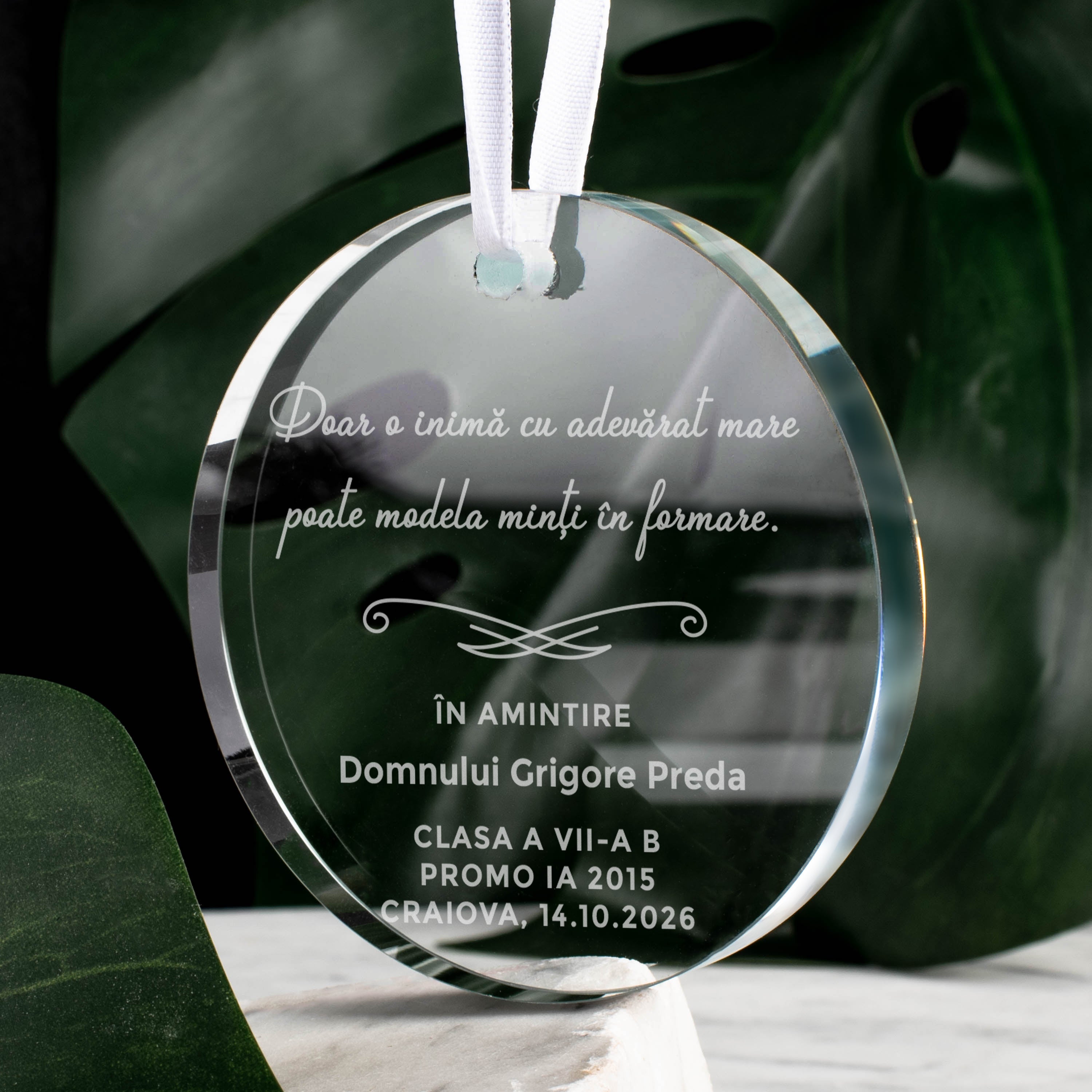 Ornament din sticlă gravat – amintire pentru profesor