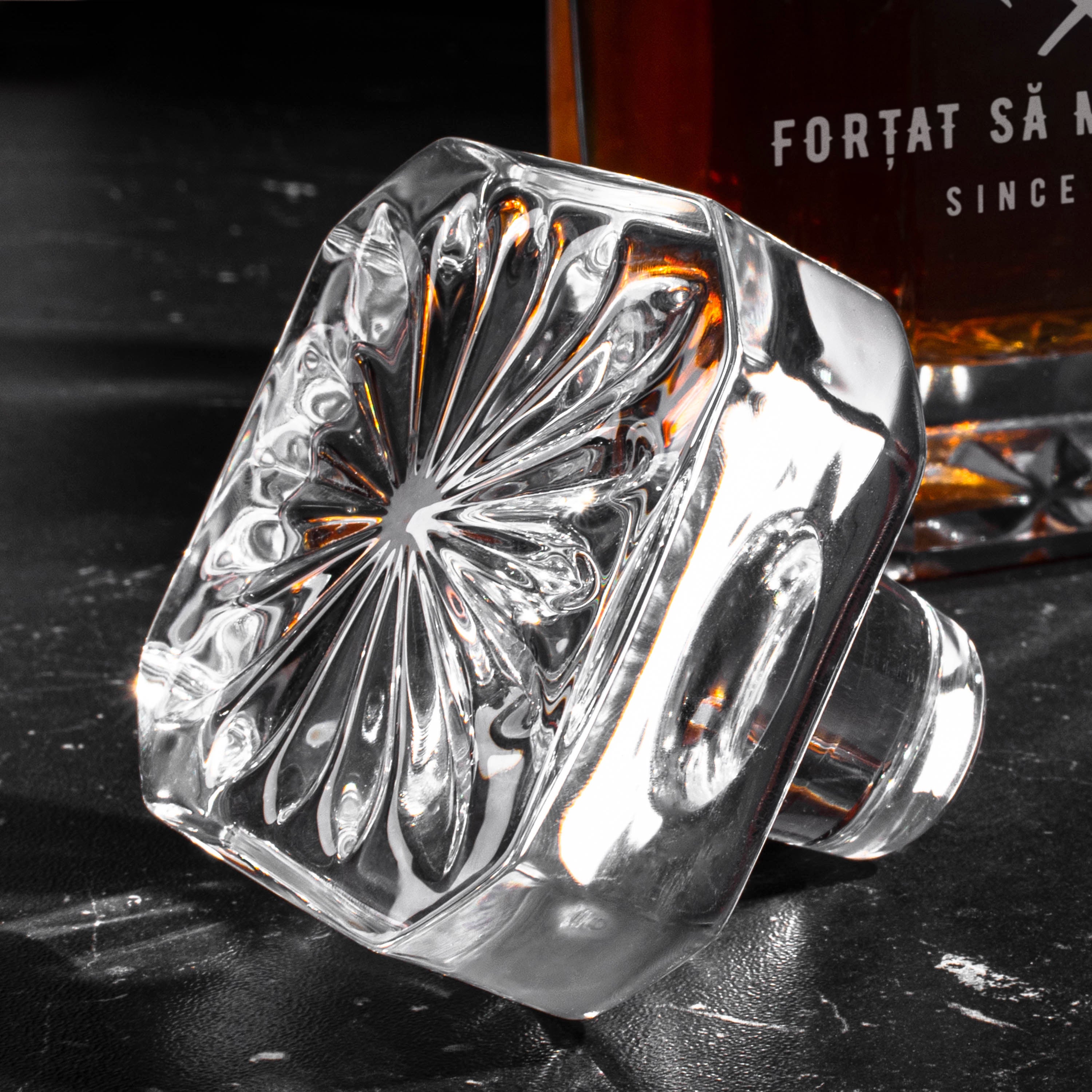 Carafă de whisky gravată – cadou pentru pescar de ziua lui