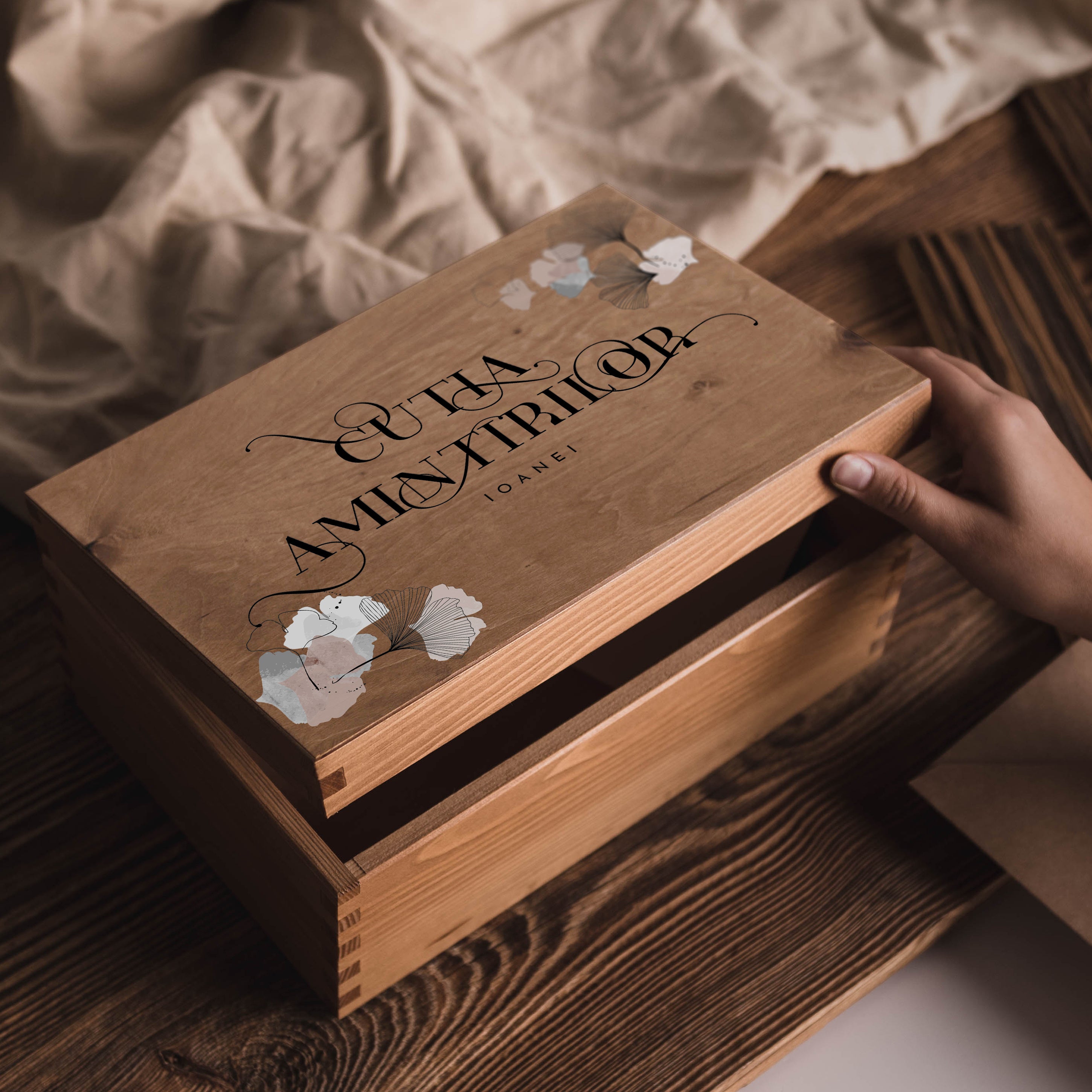 Cutie din lemn pentru amintiri – cadou pentru femeie