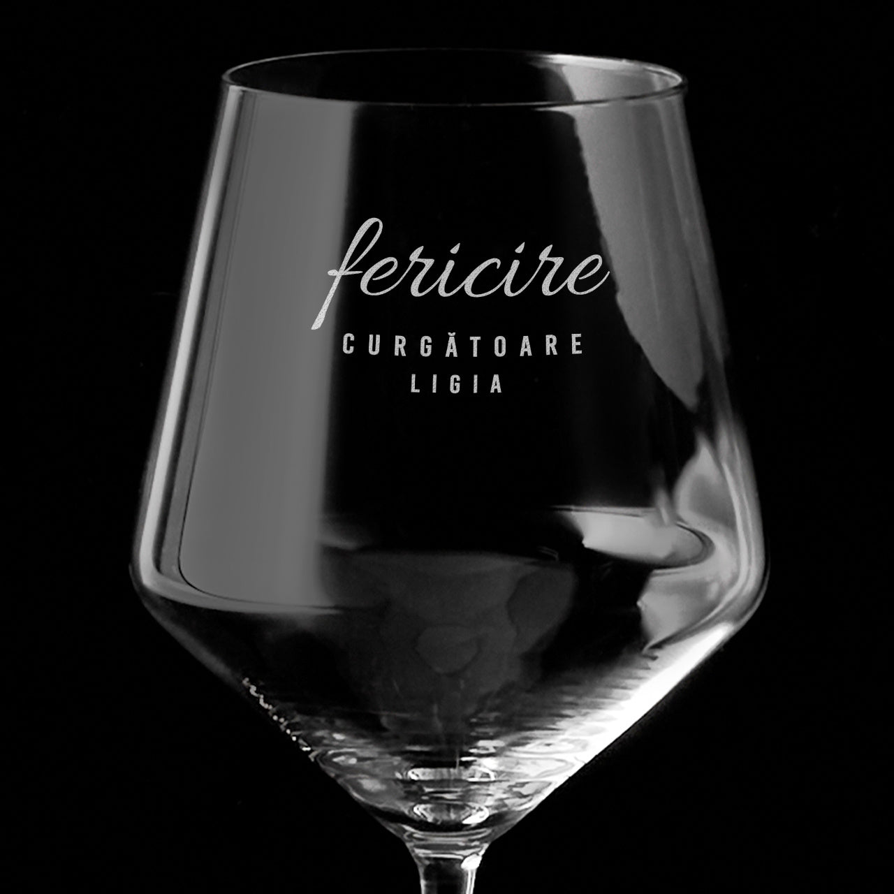 Pahar de vin gravat – Fericire lichidă – cadou pentru prietenă