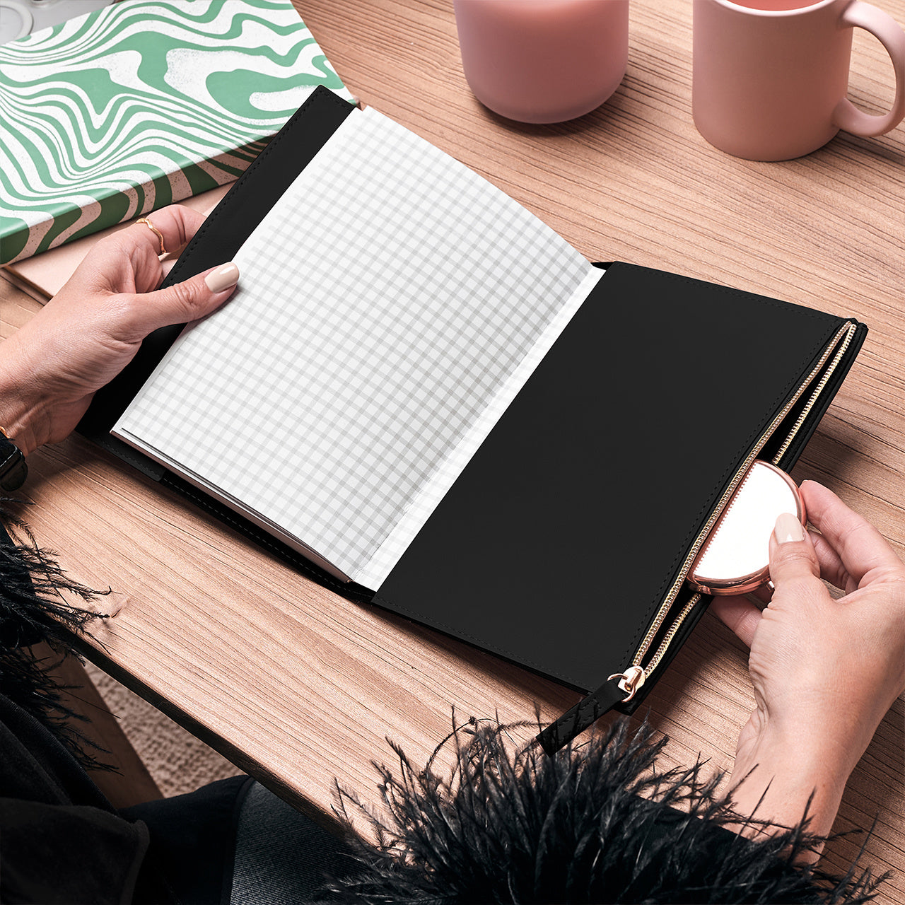 Agendă elegantă cu fermoar - cadou pentru un antreprenor