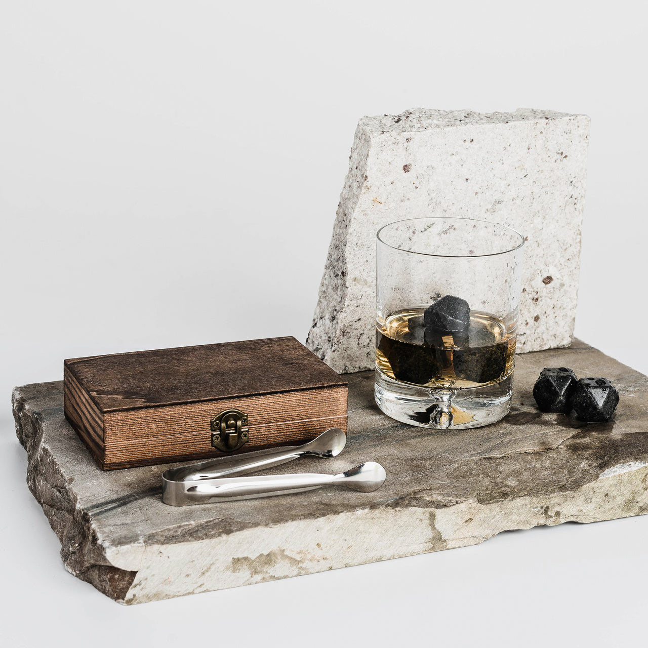 Granitowe kostki do whisky - prezent dla miłośnika whisky kamienie do whisky kostki kamienne do whisky