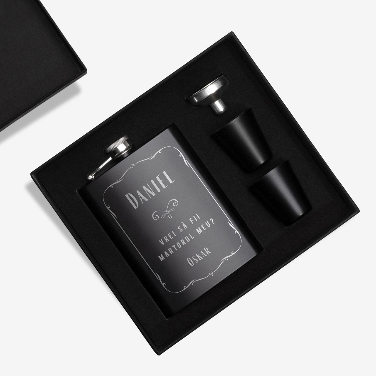 Grawerowana piersiówka - pytanie do świadka piersiówka dla świadka prośba o świadkowanie prezent dla świadka