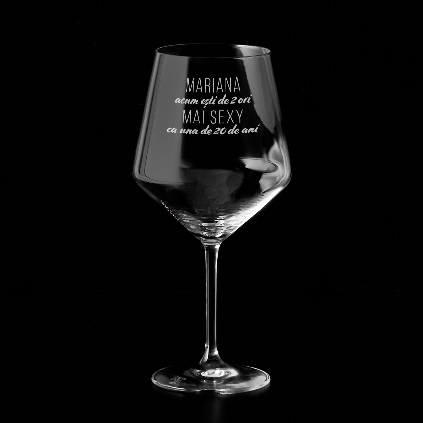 Pahar de vin pentru aniversarea a 40 de ani - cadou pentru o colegă