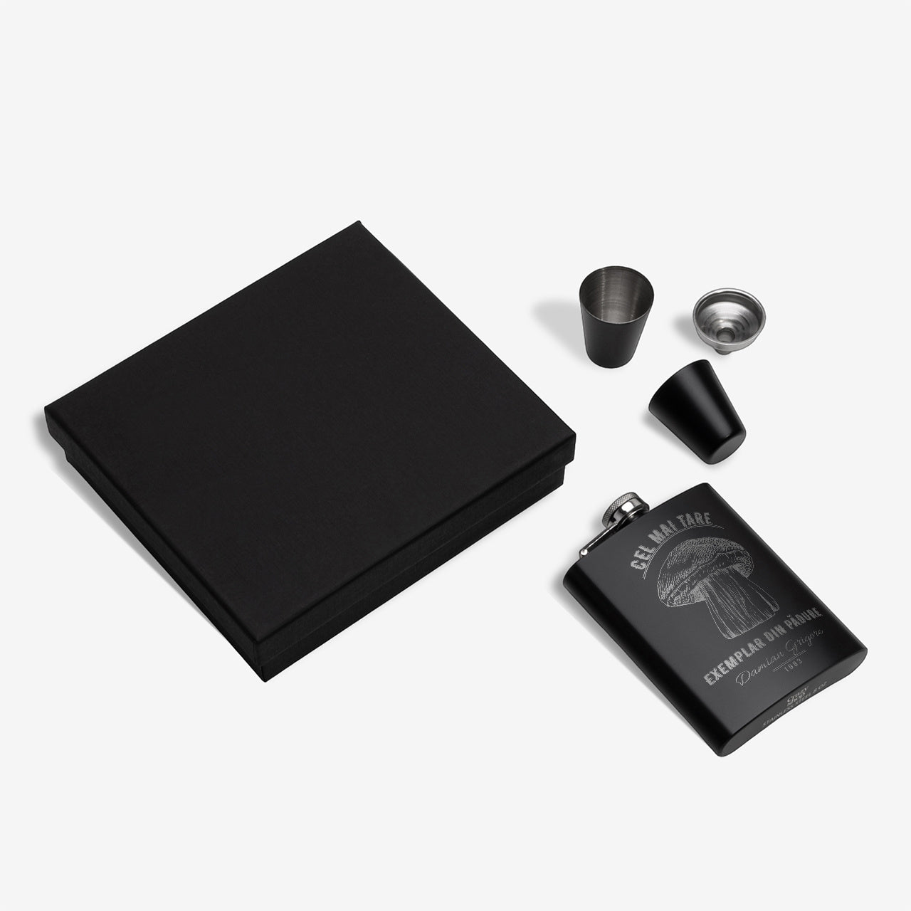 Piersiówka grawerowana z kieliszkami - prezent dla grzybiarza piersiówka z grawerem piersiówka na prezent